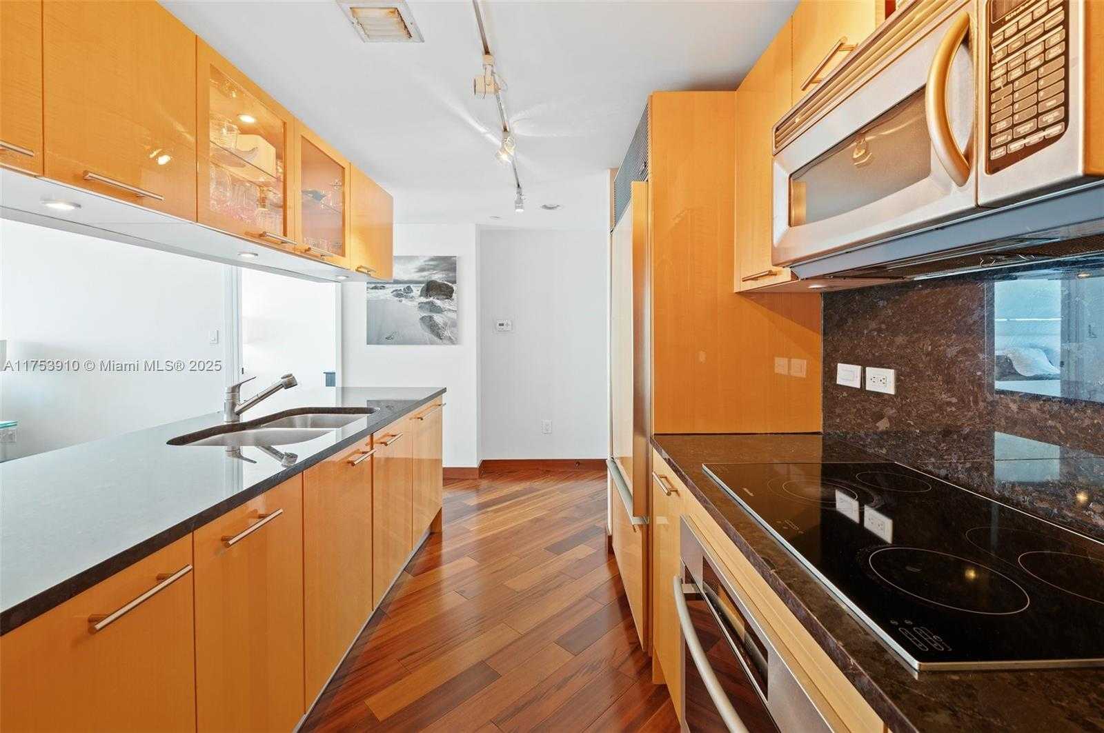 Small Image of 6801 COLLINS AVE #PH06 (Deed PH10), Miami Beach Number 7