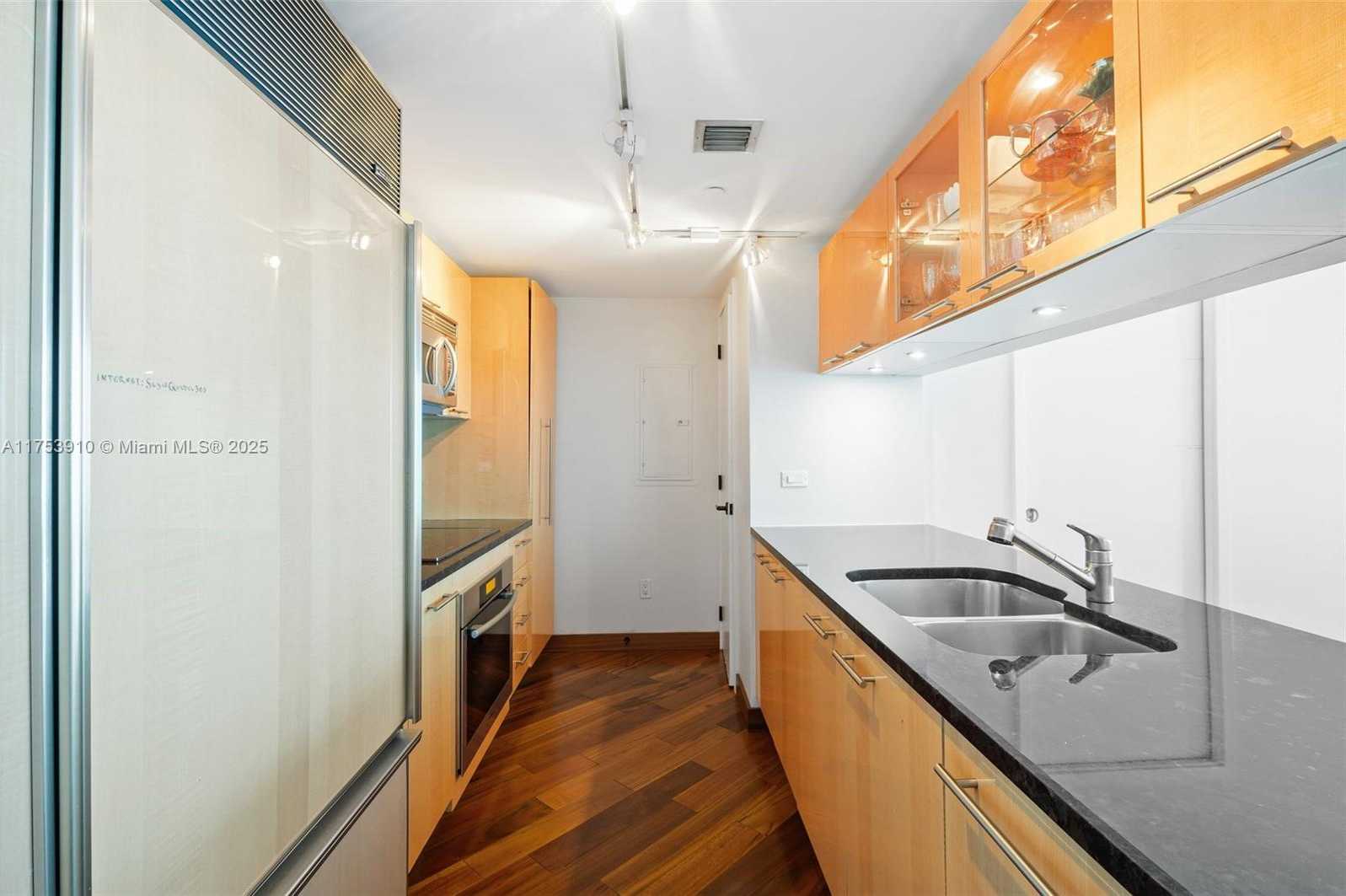 Small Image of 6801 COLLINS AVE #PH06 (Deed PH10), Miami Beach Number 8