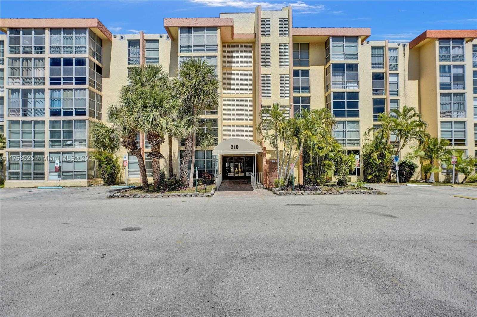Small Image of 210 172ND ST #235, Sunny Isles Beach Number 3