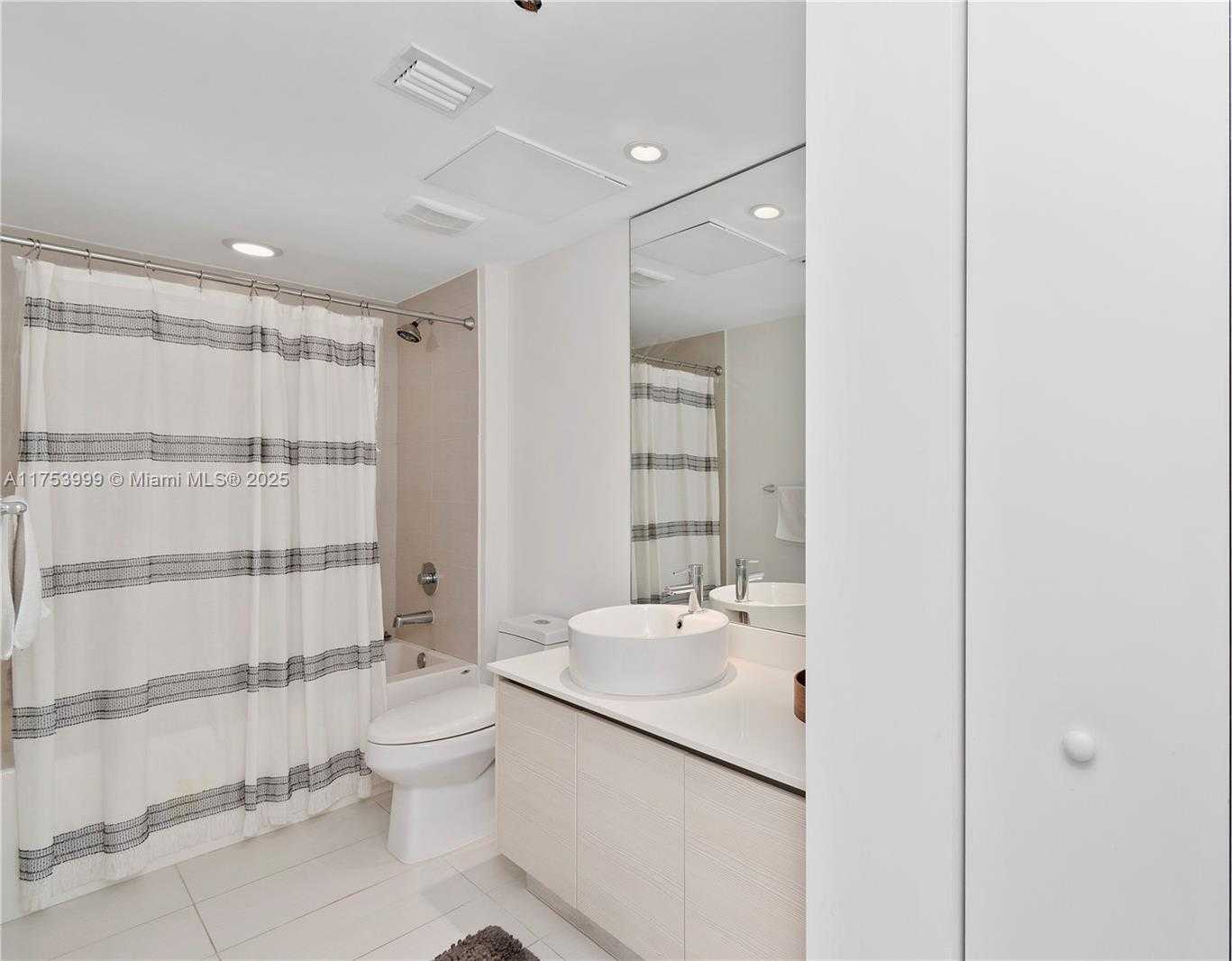 Small Image of 4250 BISCAYNE BLVD #917, Miami Number 13
