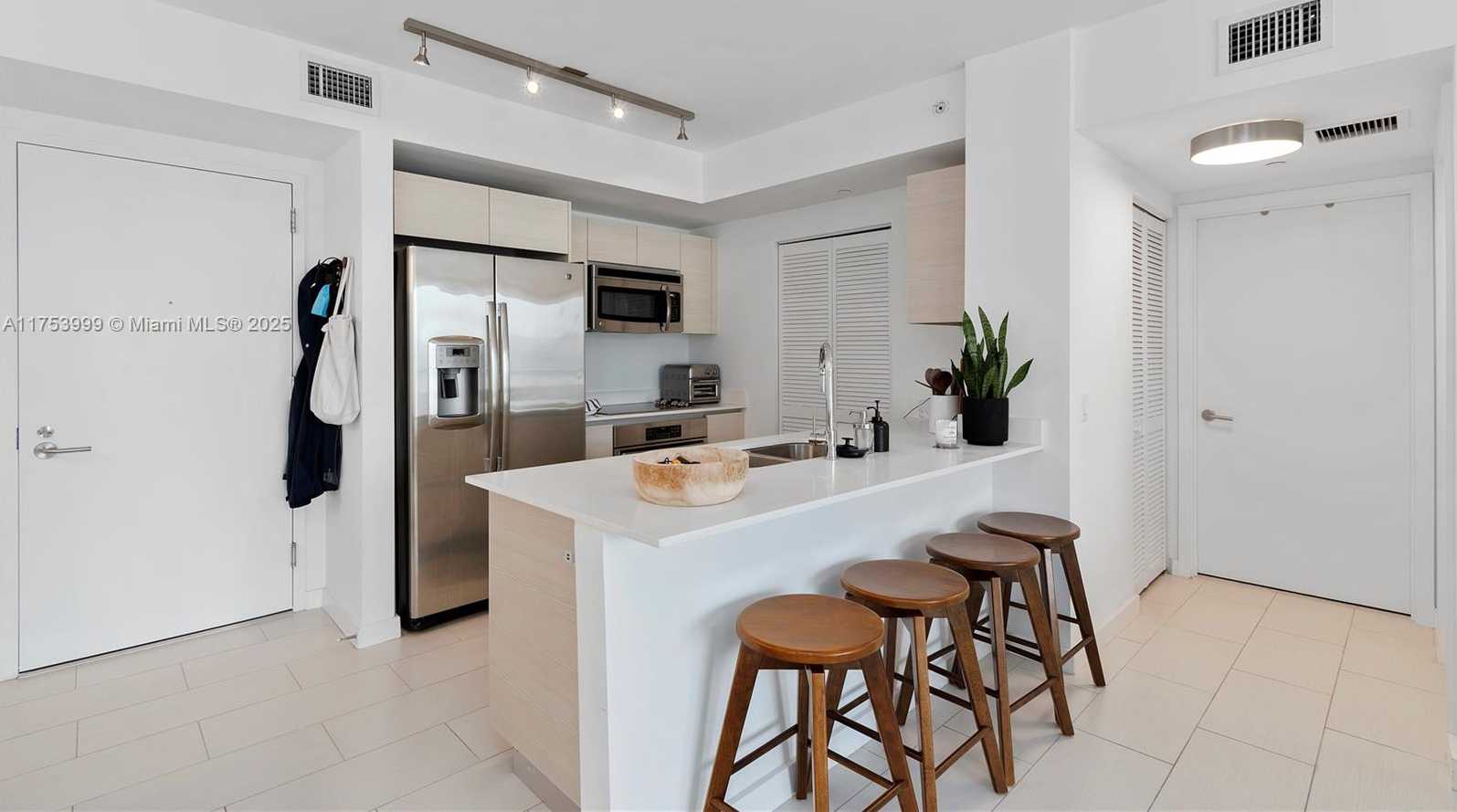 Small Image of 4250 BISCAYNE BLVD #917, Miami Number 4
