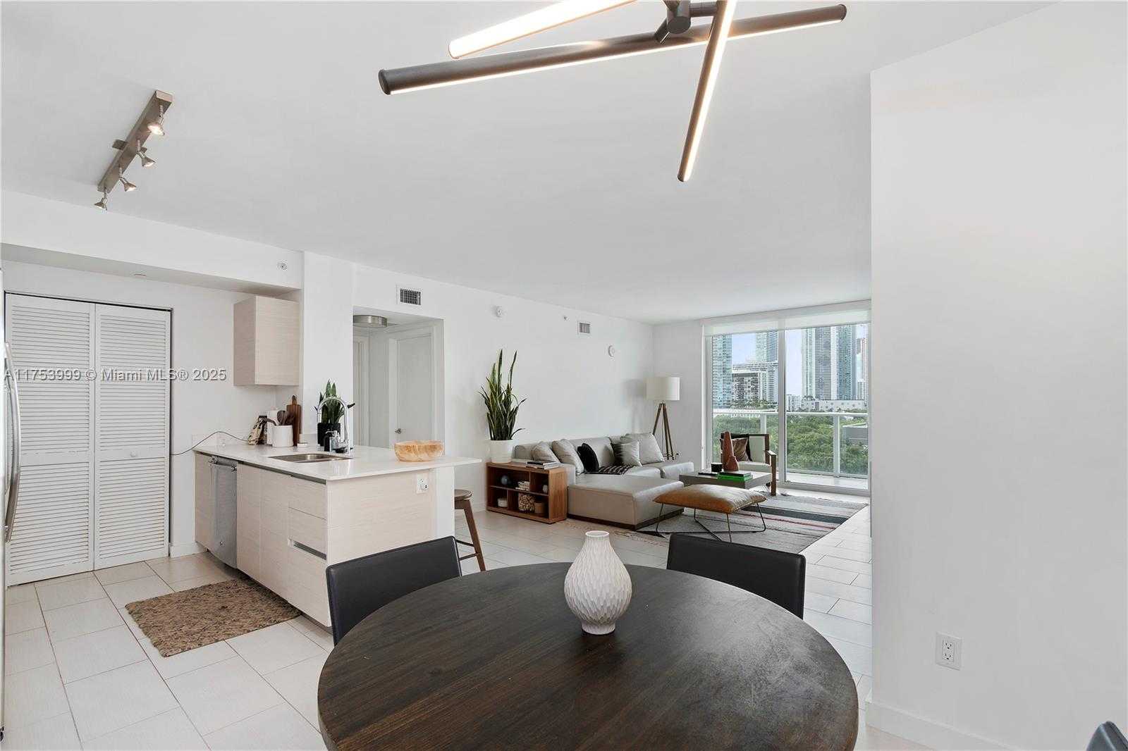 Small Image of 4250 BISCAYNE BLVD #917, Miami Number 6