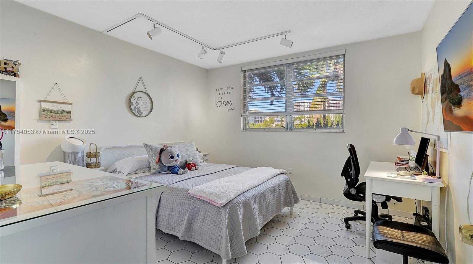 Small Image of 3030 MARCOS DR #T205, Aventura Number 24