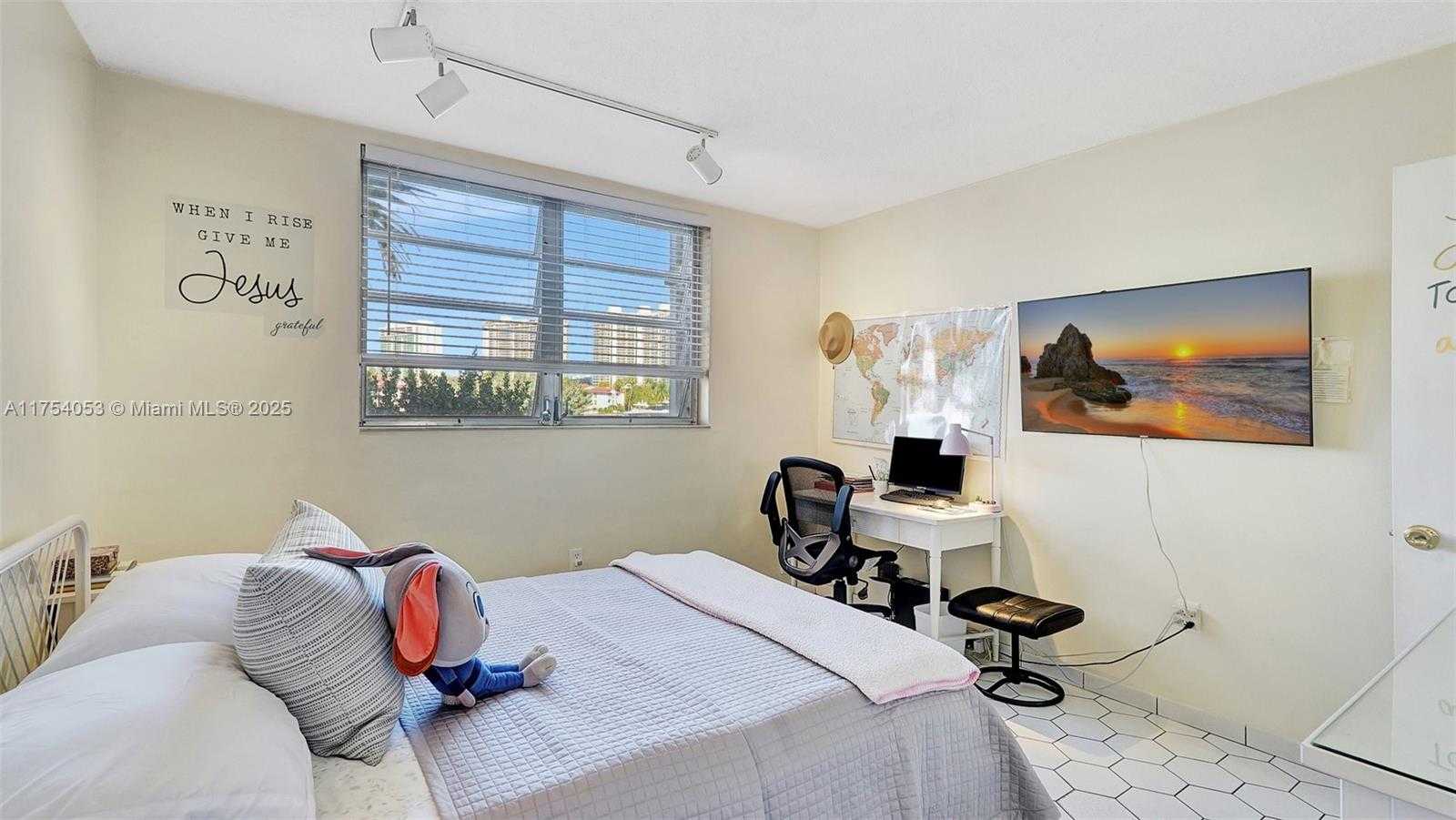 Small Image of 3030 MARCOS DR #T205, Aventura Number 28