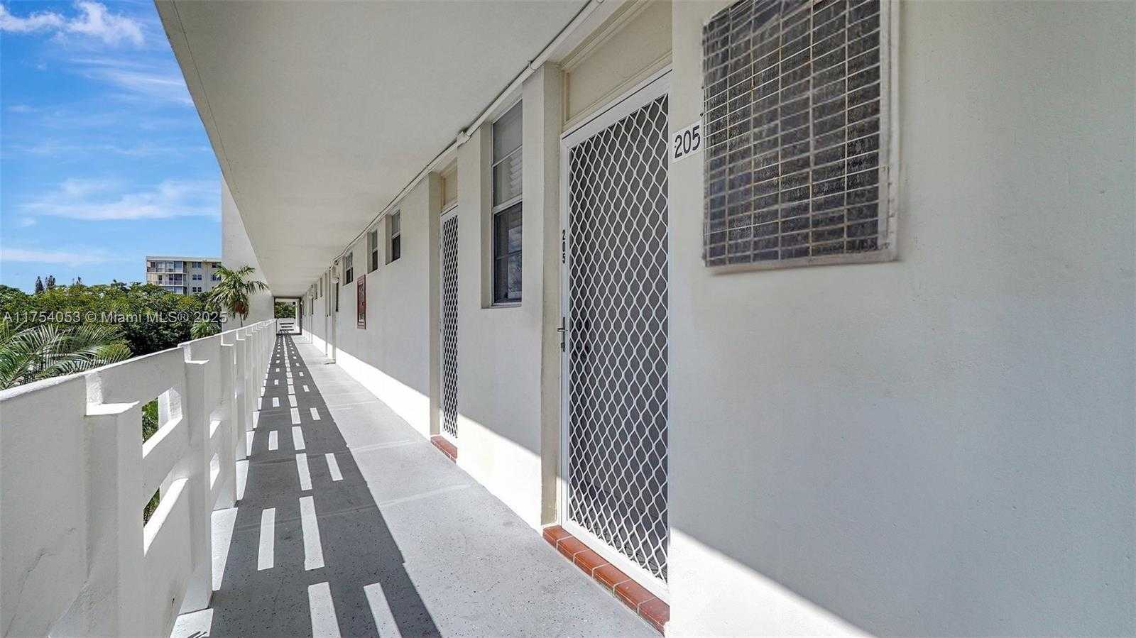 Small Image of 3030 MARCOS DR #T205, Aventura Number 30