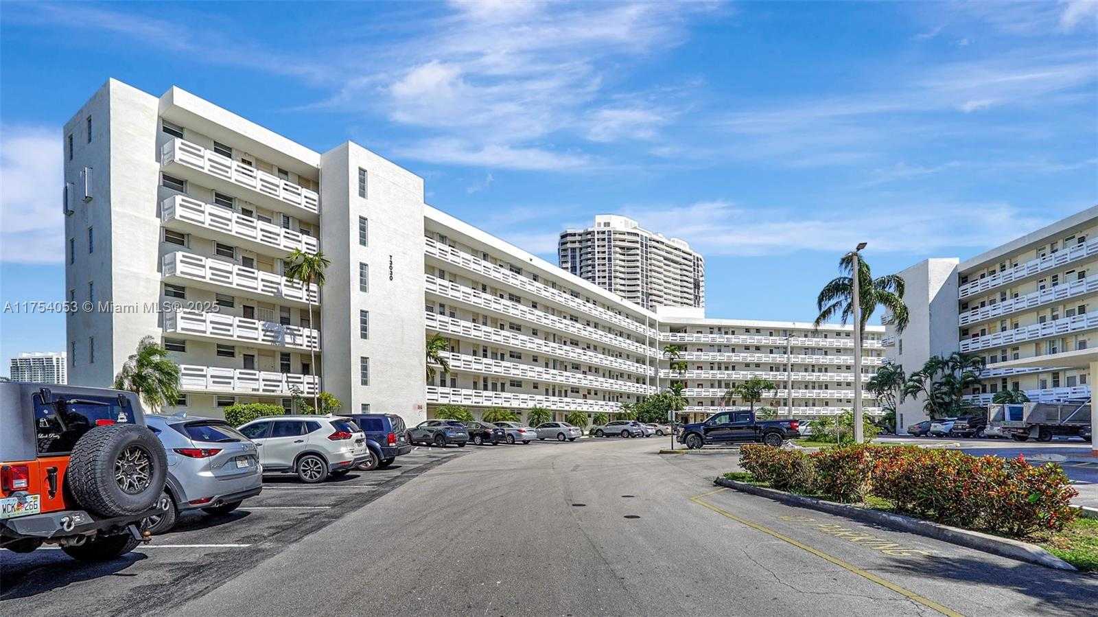 Small Image of 3030 MARCOS DR #T205, Aventura Number 38