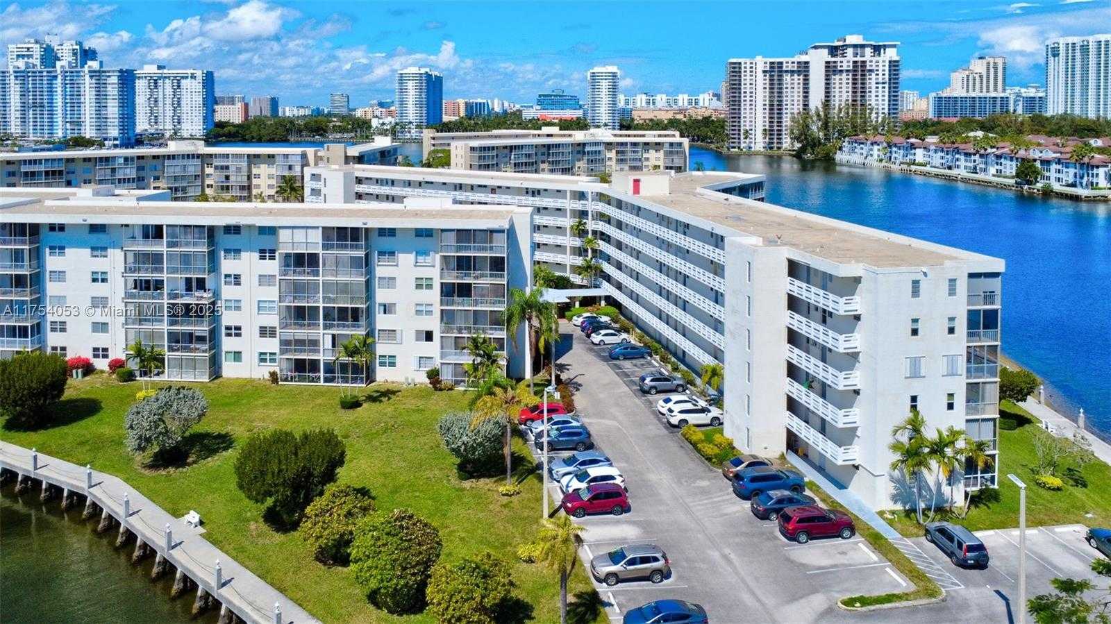 Small Image of 3030 MARCOS DR #T205, Aventura Number 39