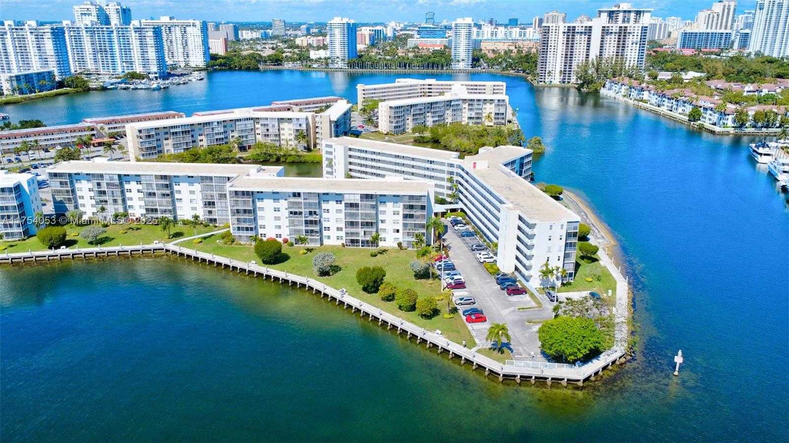 Small Image of 3030 MARCOS DR #T205, Aventura Number 59