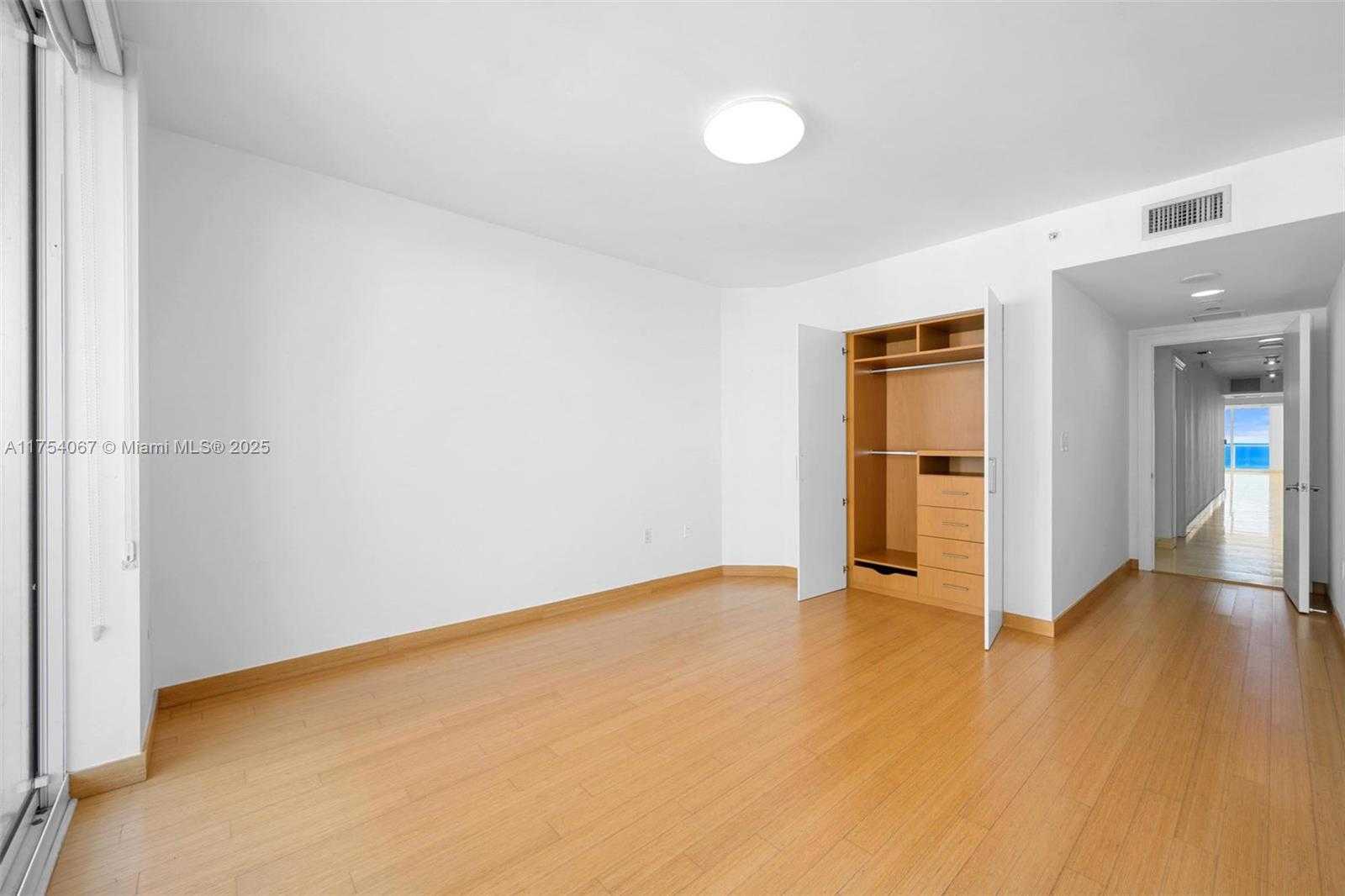 Small Image of 20201 EAST COUNTRY CLUB DR #1502, Aventura Number 20