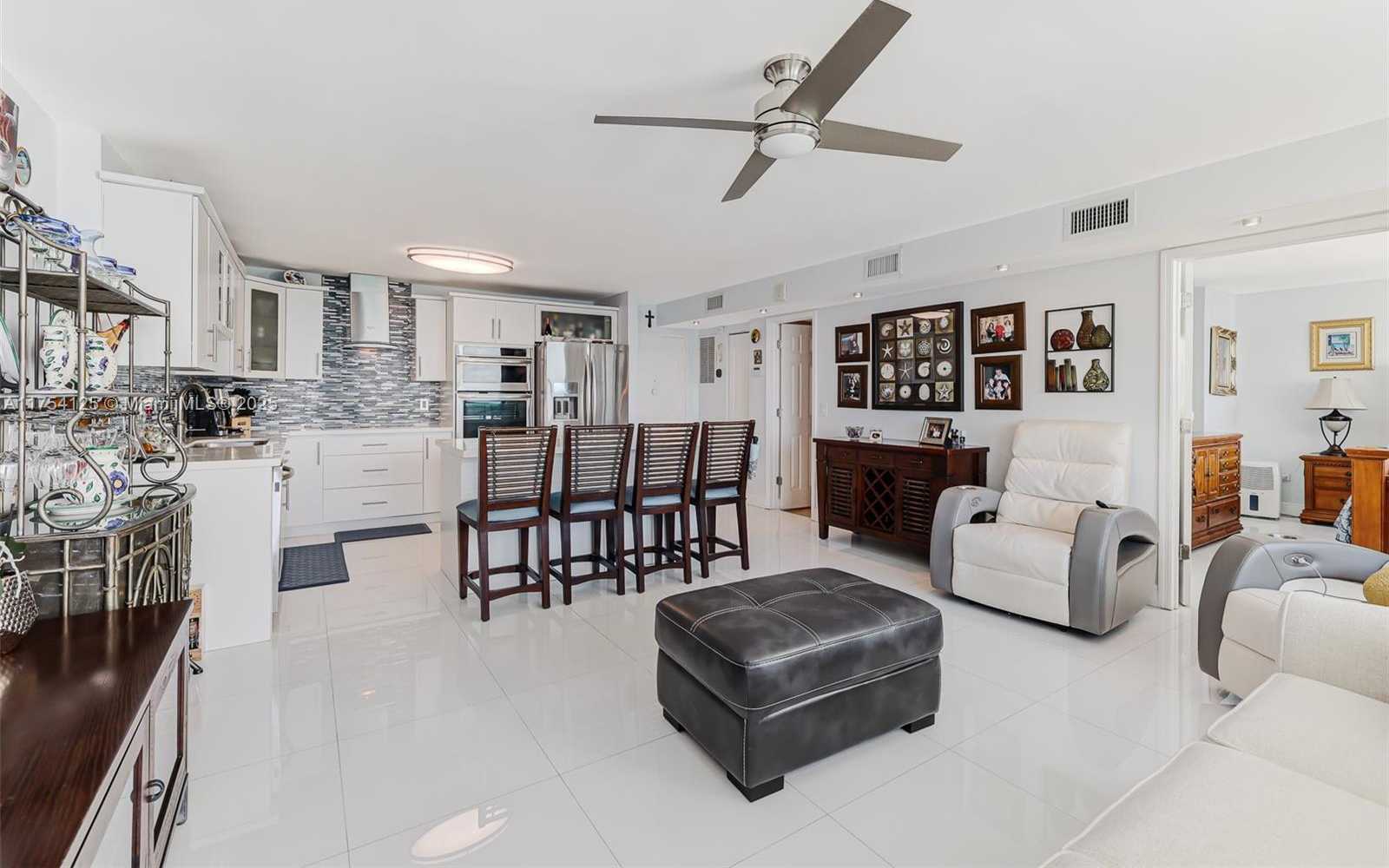 Small Image of 7135 COLLINS AVE #1424, Miami Beach Number 10