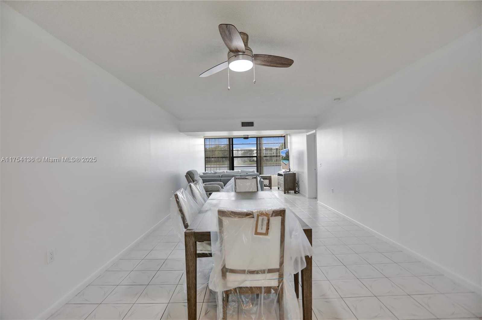 Small Image of 1524 WHITEHALL DR #102, Davie Number 17