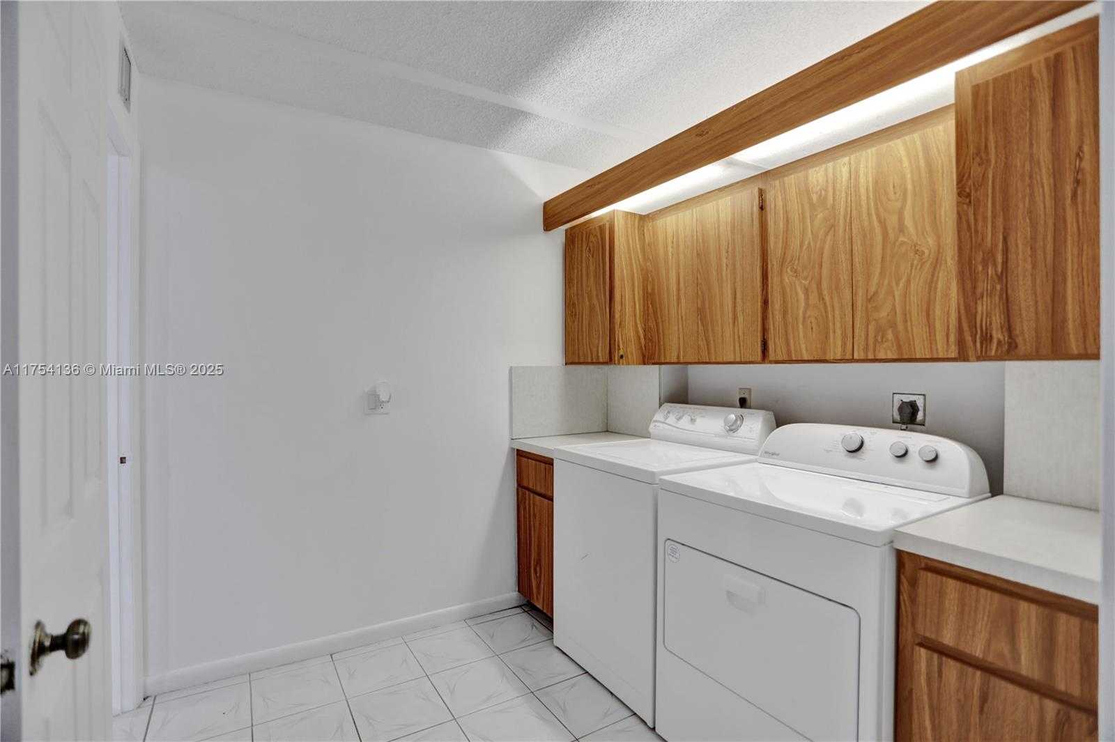 Small Image of 1524 WHITEHALL DR #102, Davie Number 19