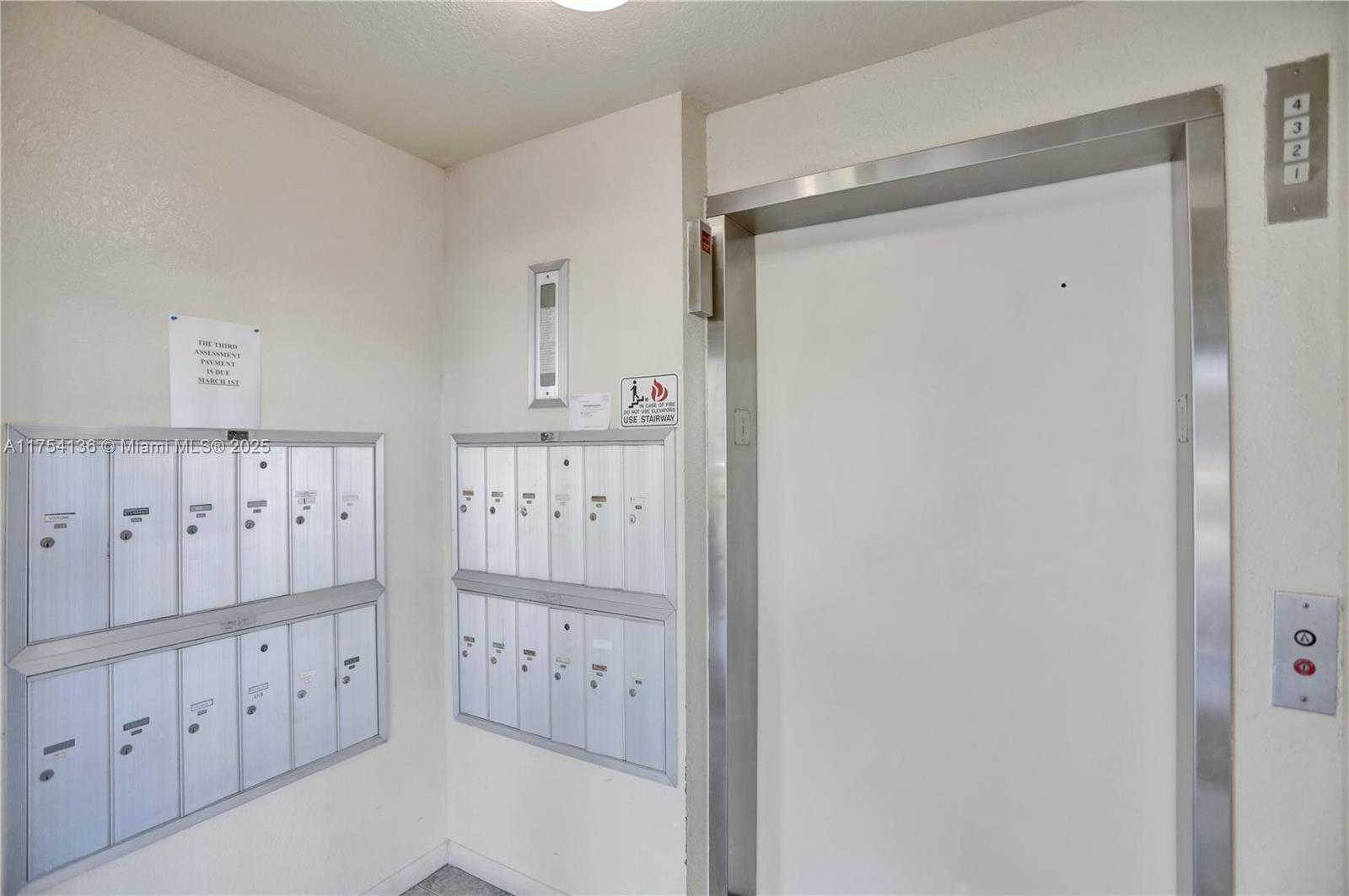 Small Image of 1524 WHITEHALL DR #102, Davie Number 25