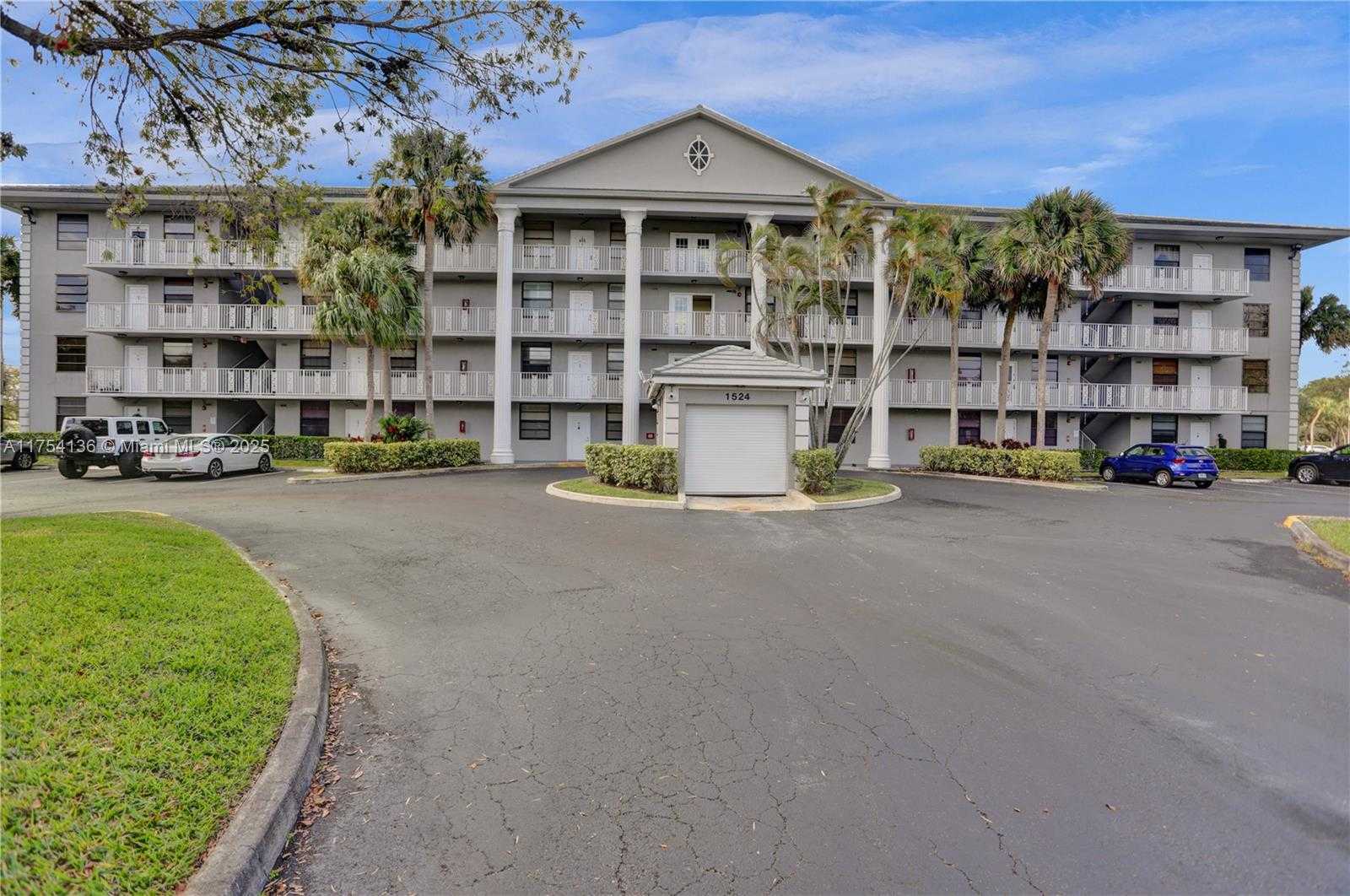 Small Image of 1524 WHITEHALL DR #102, Davie Number 3