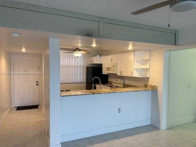 Small Image of 1524 WHITEHALL DR #102, Davie Number 32