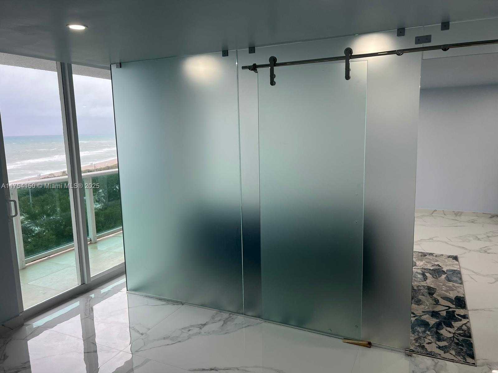 Small Image of 100 BAYVIEW DR #1808, Sunny Isles Beach Number 4
