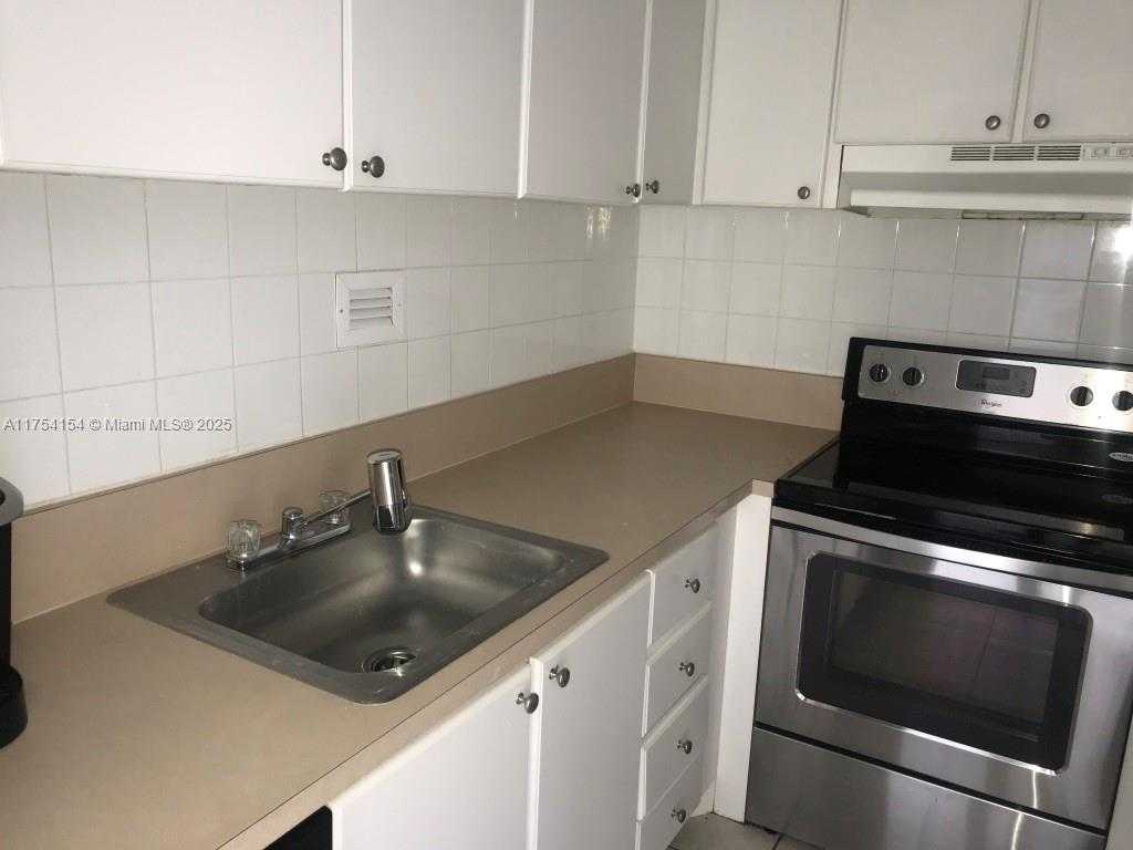 Small Image of 1000 WEST AVE #908, Miami Beach Number 9