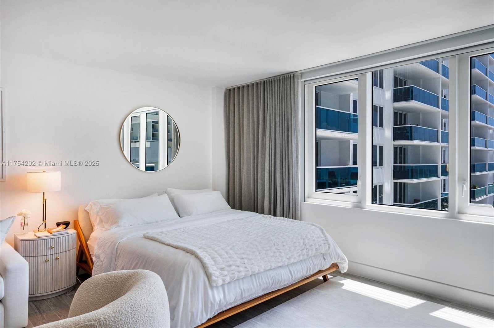 Small Image of 2301 COLLINS AVE #742, Miami Beach Number 4