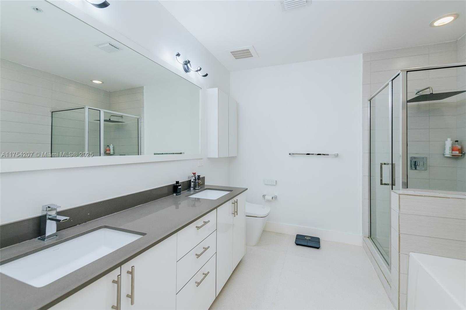 Small Image of 999 SOUTH WEST 1ST AVE #PH05, Miami Number 17