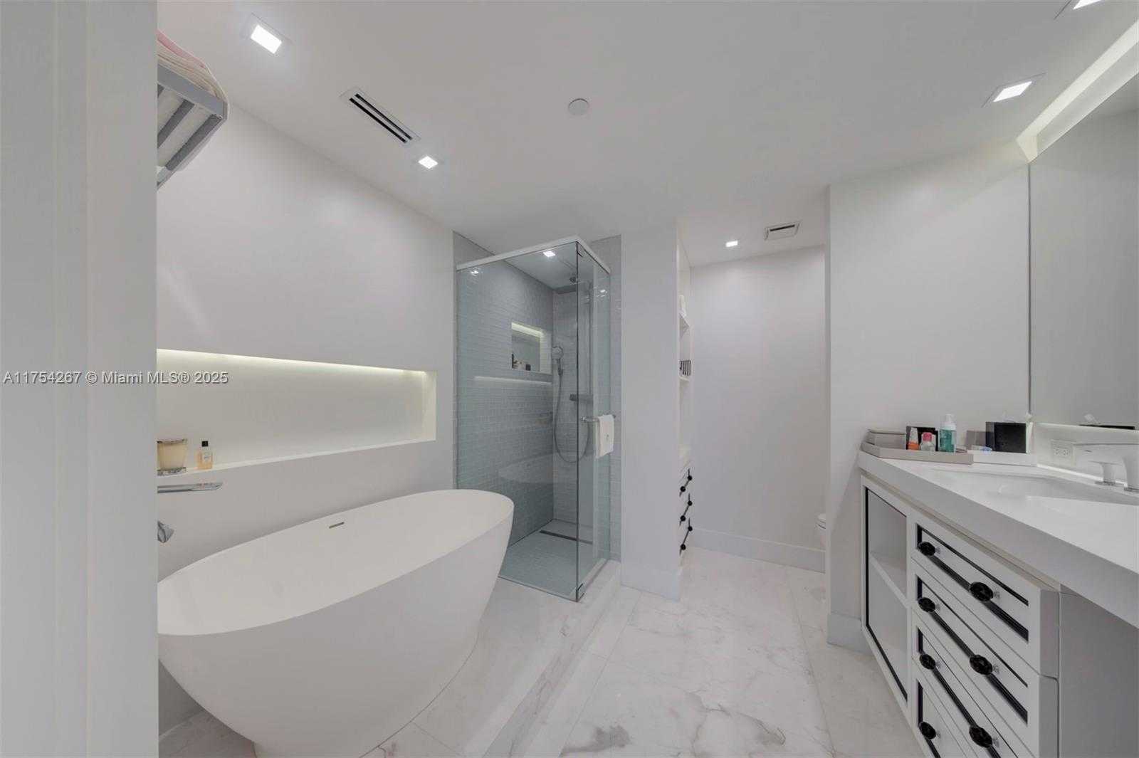 Small Image of 10175 COLLINS AVE #1106, Bal Harbour Number 23