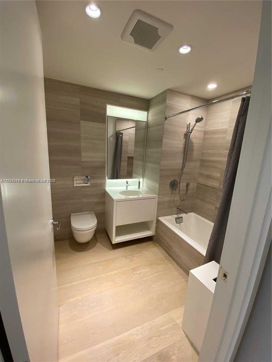 Small Image of 300 EAST COLLINS AVE #2D, Miami Beach Number 10