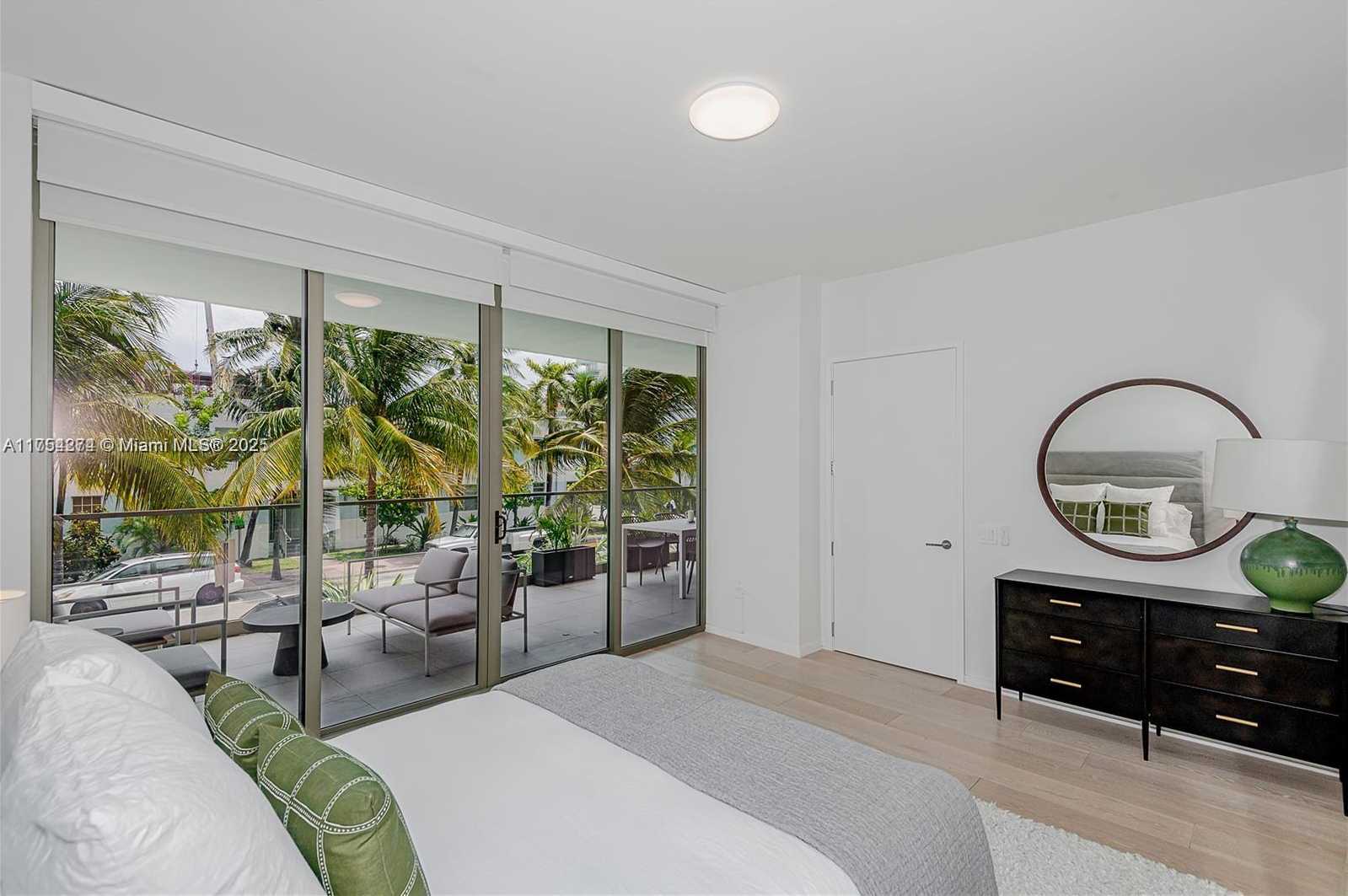 Small Image of 300 EAST COLLINS AVE #2D, Miami Beach Number 17