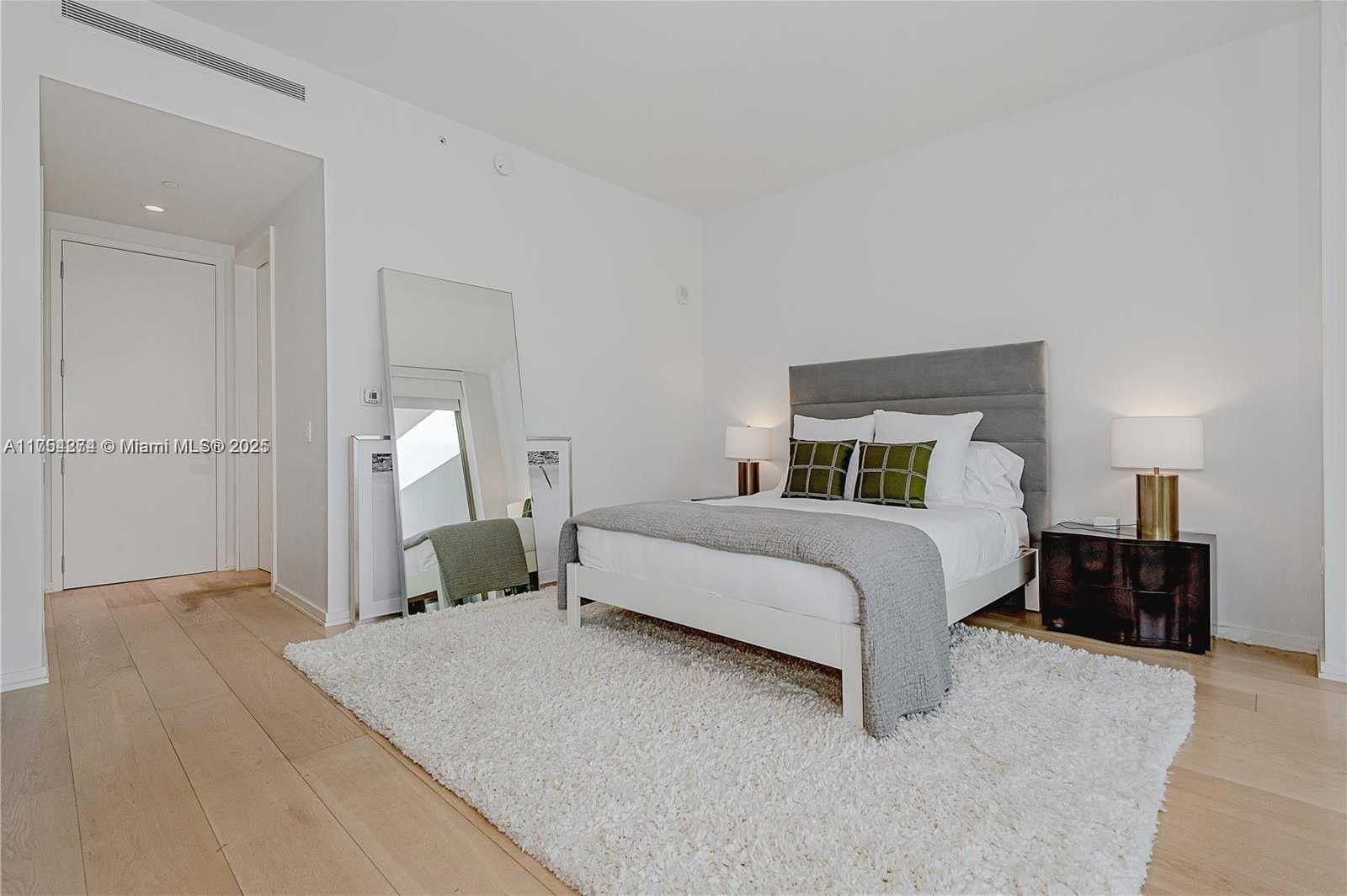 Small Image of 300 EAST COLLINS AVE #2D, Miami Beach Number 18