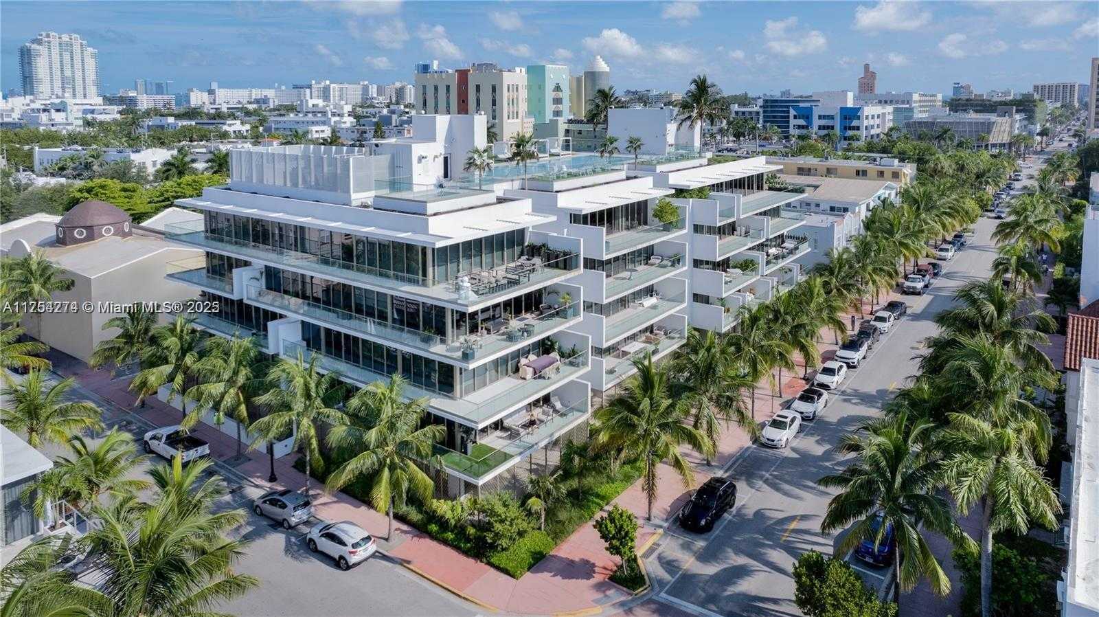 Small Image of 300 EAST COLLINS AVE #2D, Miami Beach Number 2