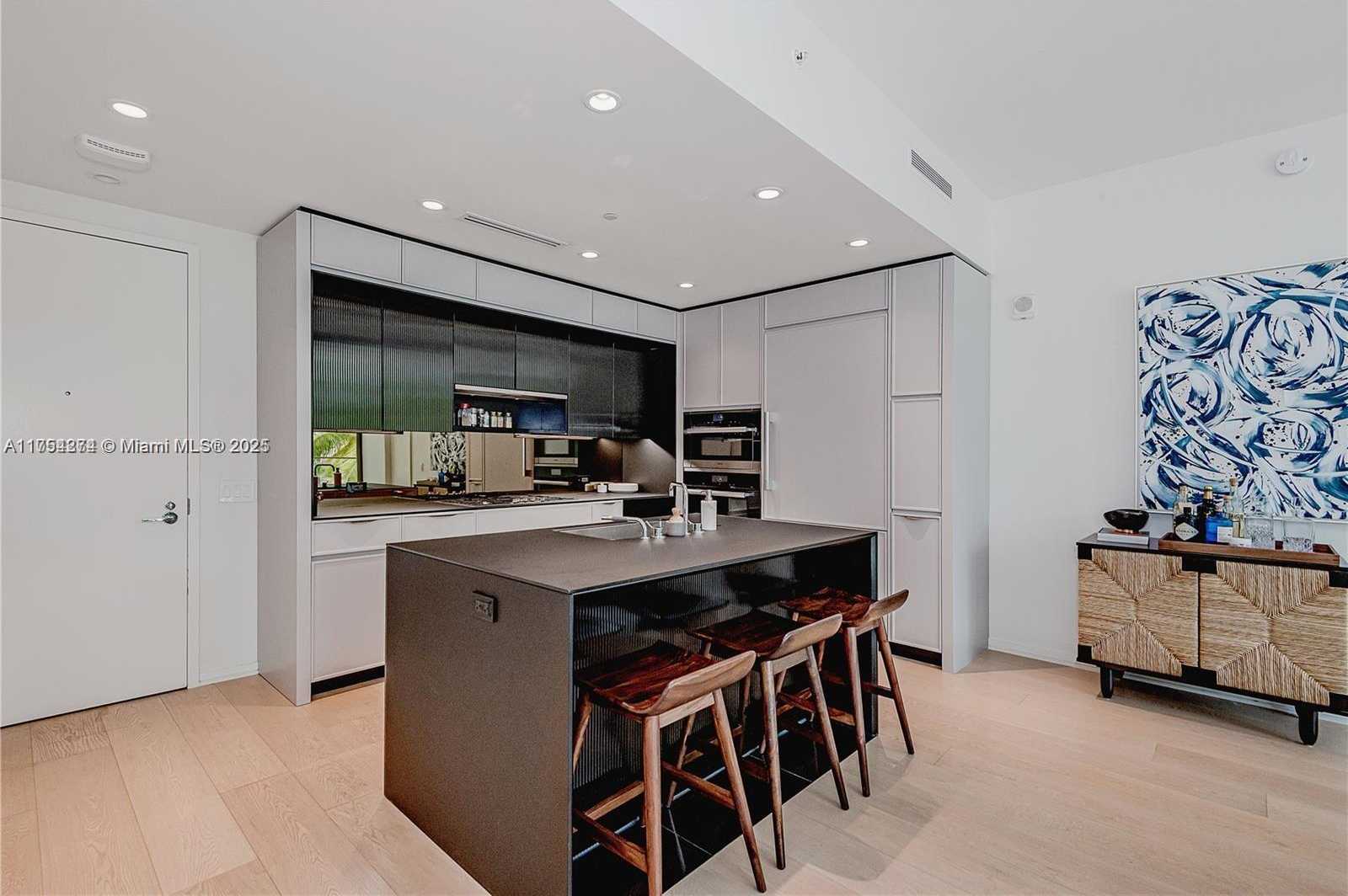 Small Image of 300 EAST COLLINS AVE #2D, Miami Beach Number 21