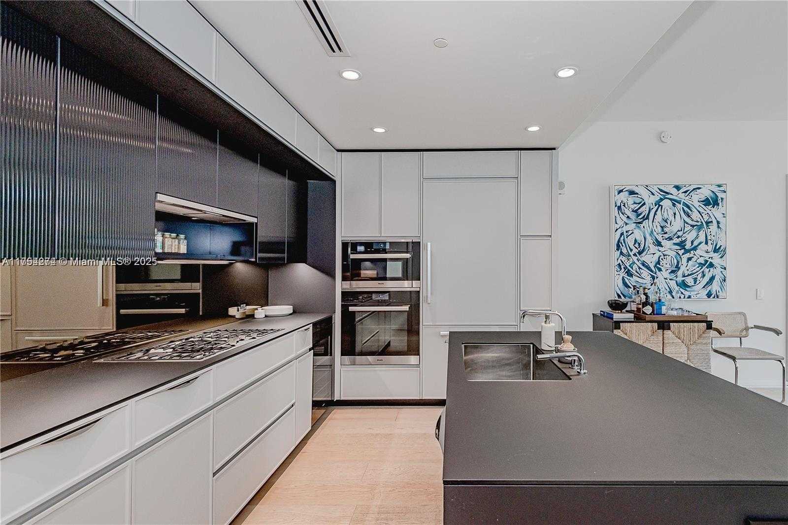 Small Image of 300 EAST COLLINS AVE #2D, Miami Beach Number 22