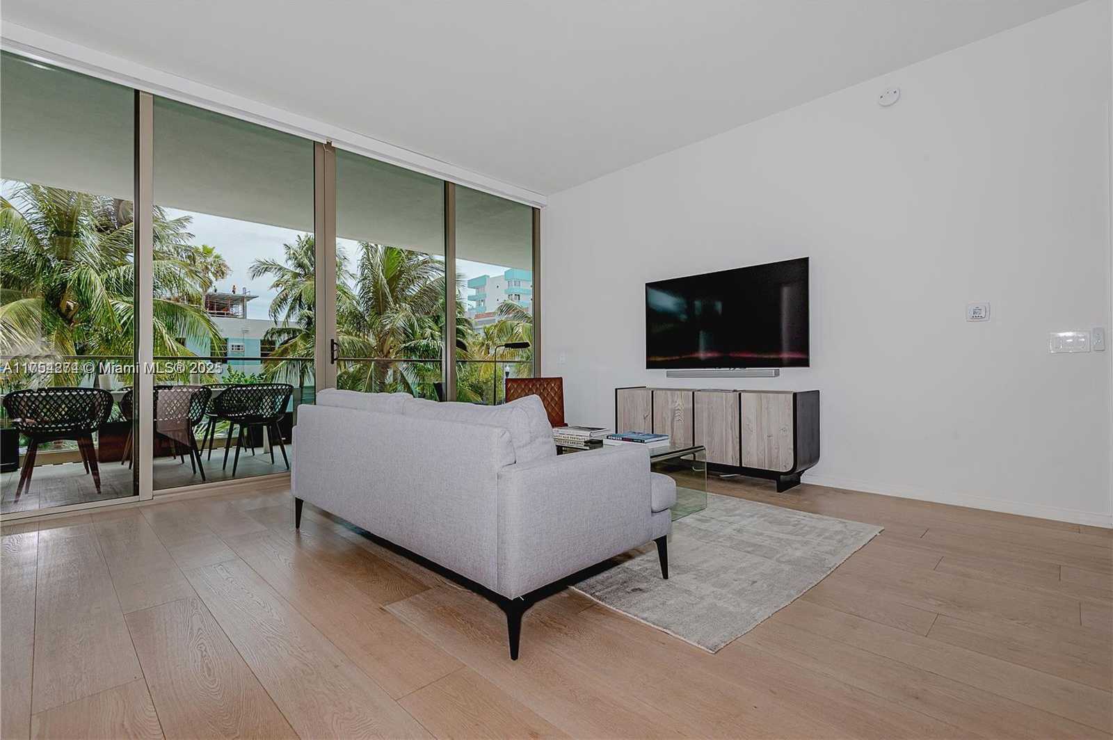 Small Image of 300 EAST COLLINS AVE #2D, Miami Beach Number 26