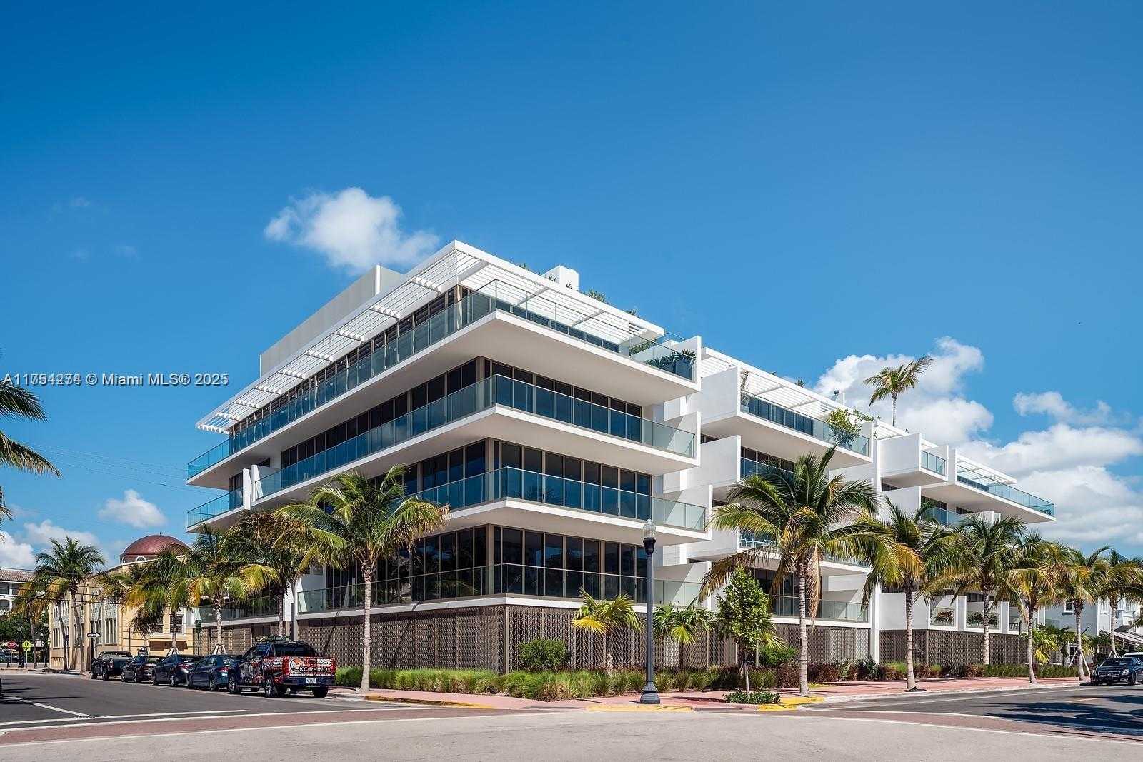 Small Image of 300 EAST COLLINS AVE #2D, Miami Beach Number 37