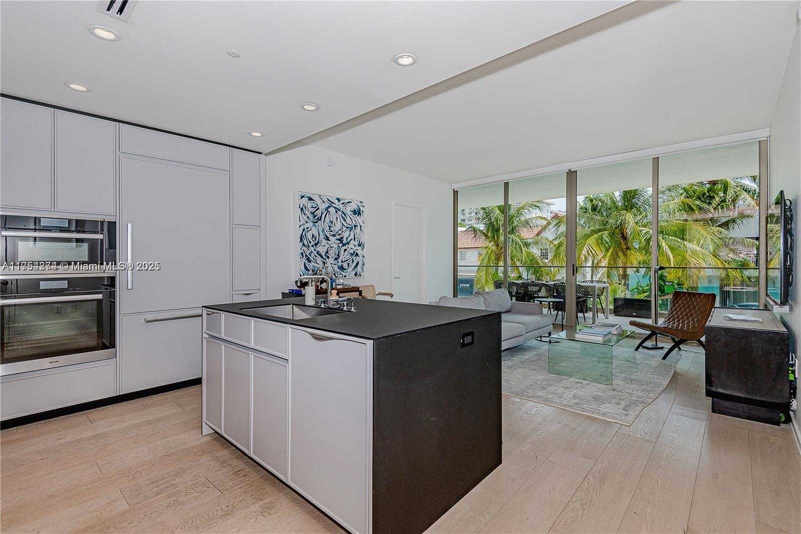 Small Image of 300 EAST COLLINS AVE #2D, Miami Beach Number 5