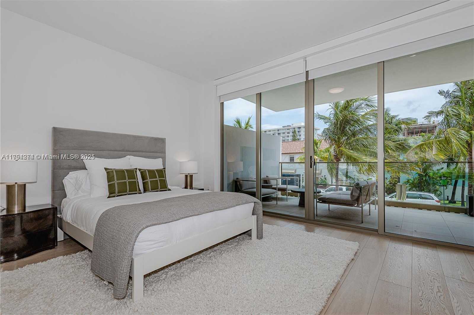 Small Image of 300 EAST COLLINS AVE #2D, Miami Beach Number 6