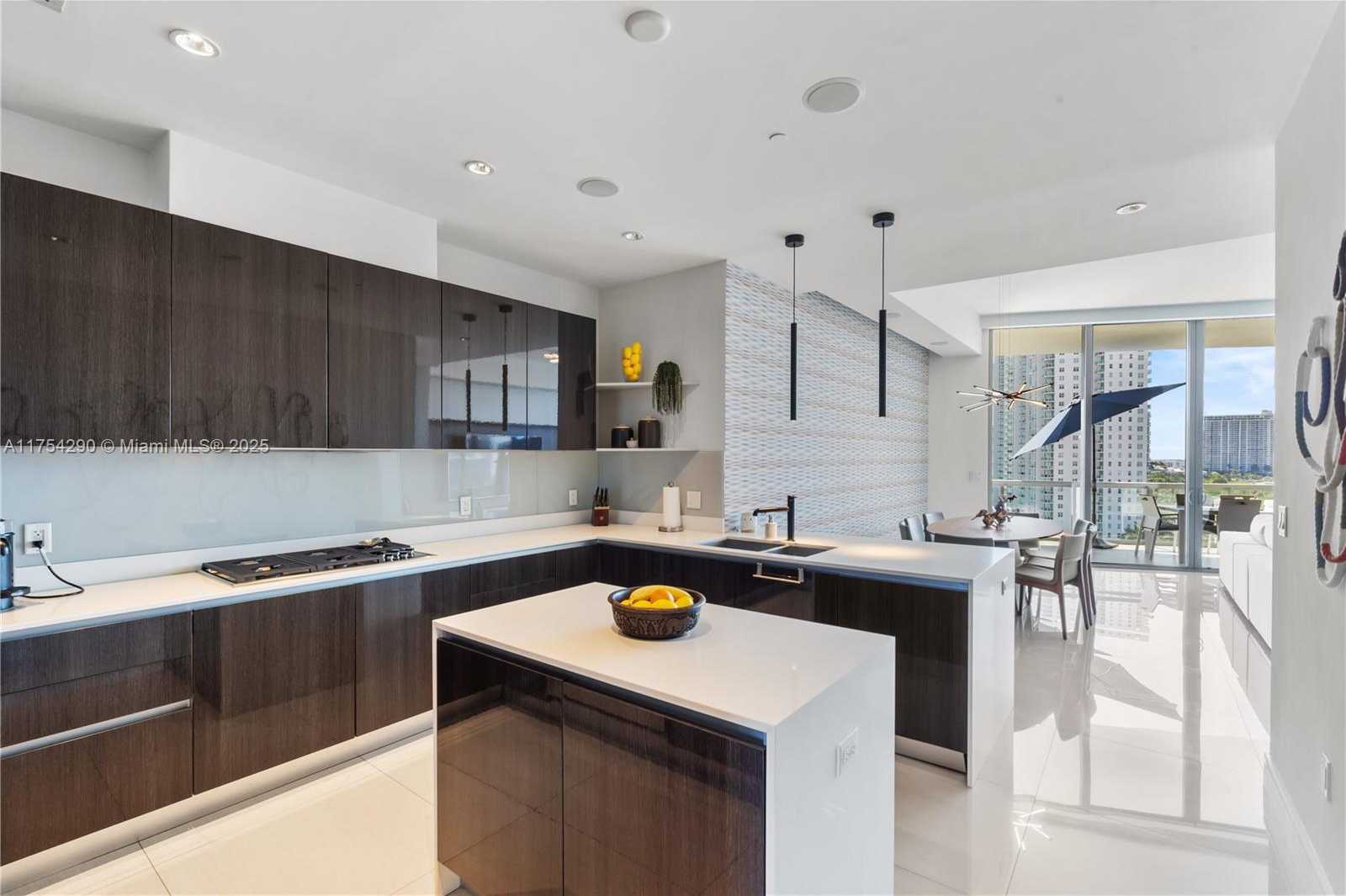 Small Image of 3250 NE 188th St, Aventura, FL 33180, USA Number 12