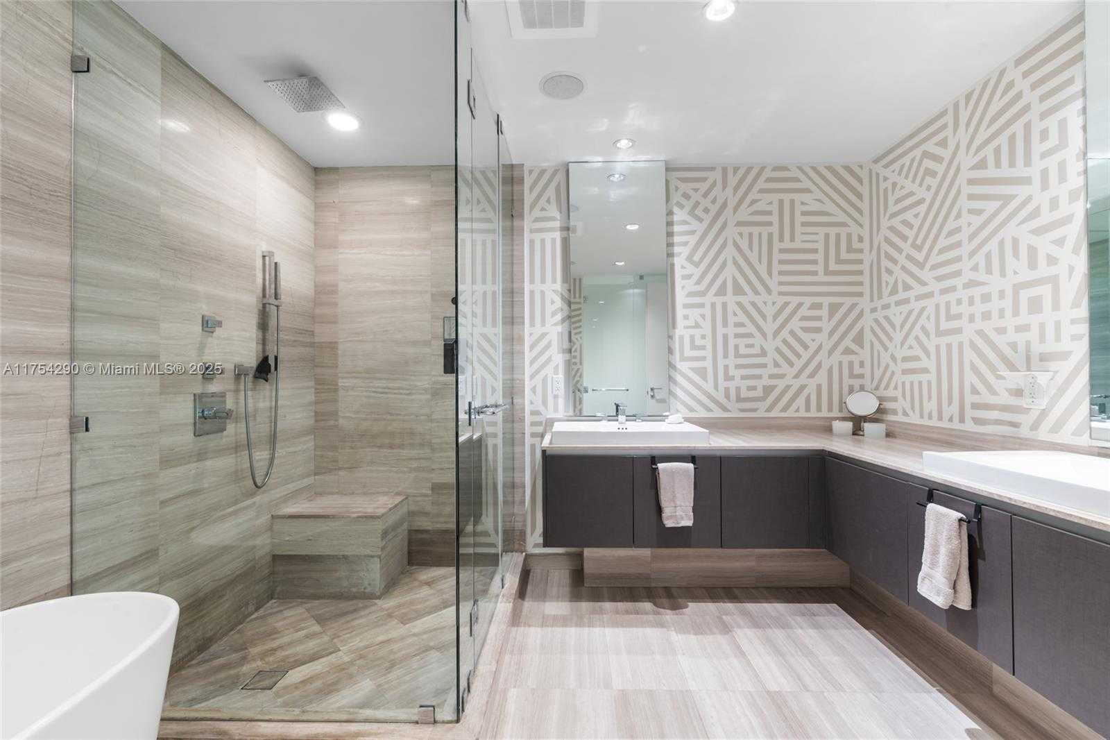 Small Image of 3250 NE 188th St, Aventura, FL 33180, USA Number 16