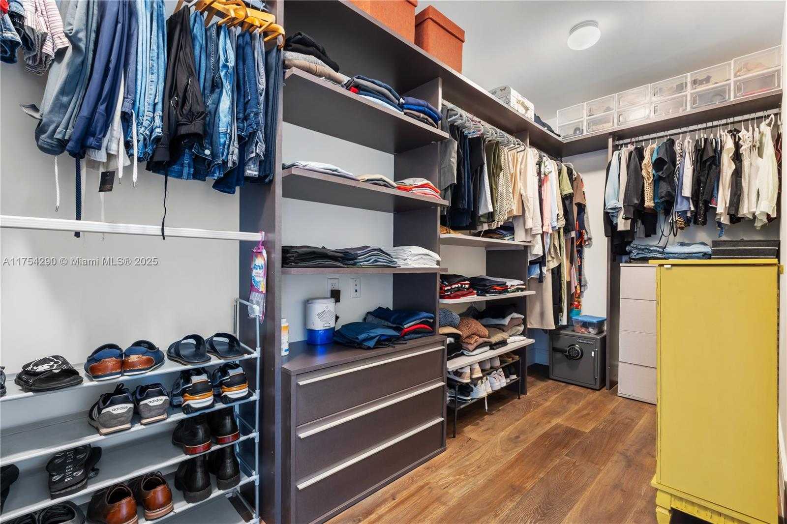 Small Image of 3250 NE 188th St, Aventura, FL 33180, USA Number 17