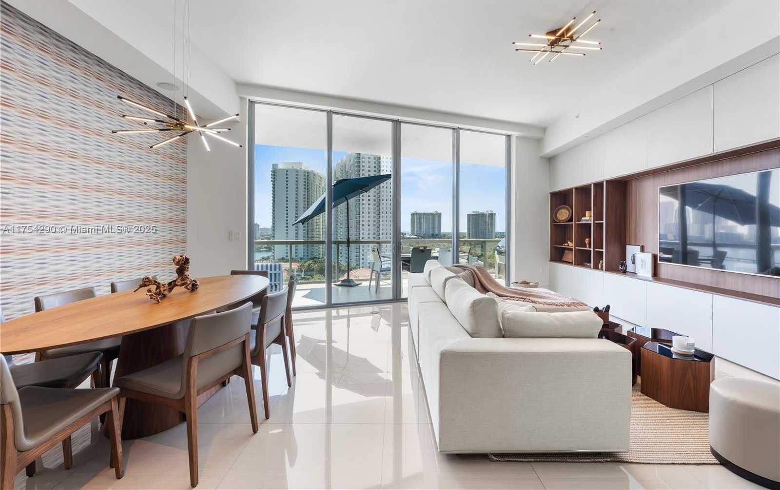 Small Image of 3250 NE 188th St, Aventura, FL 33180, USA Number 31