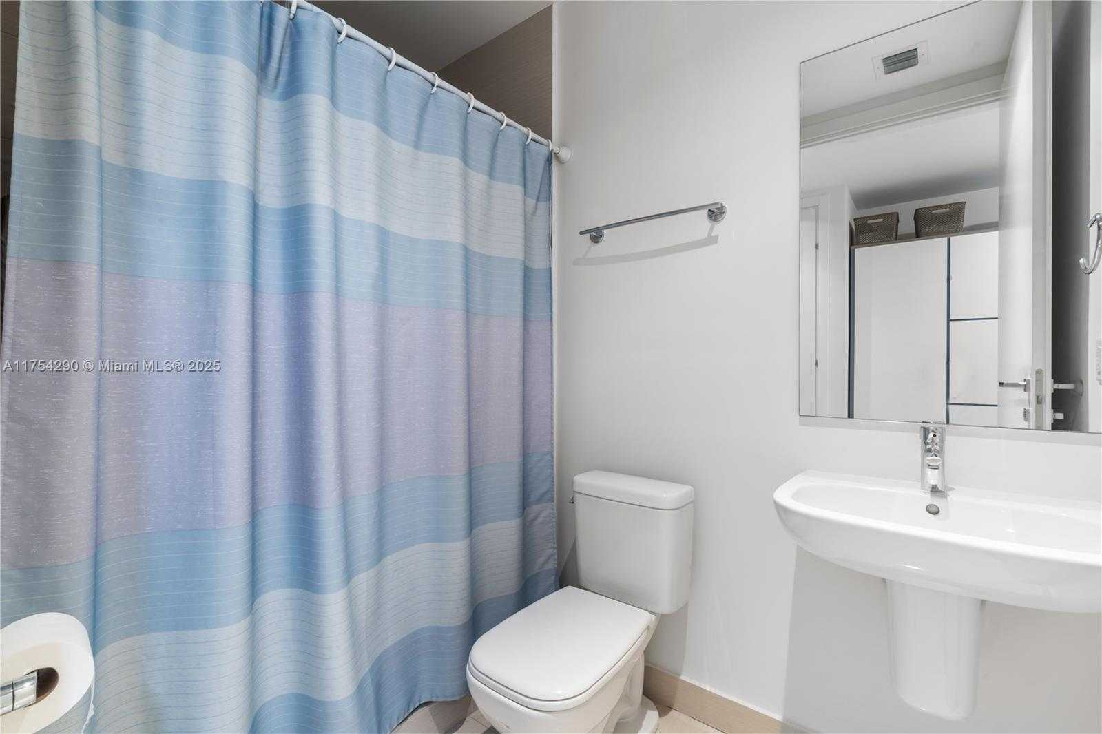 Small Image of 3250 NE 188th St, Aventura, FL 33180, USA Number 33