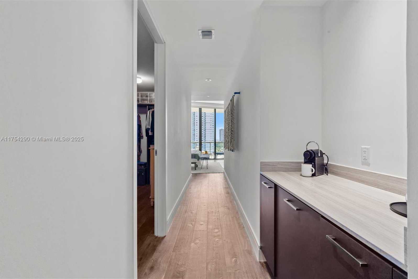 Small Image of 3250 NE 188th St, Aventura, FL 33180, USA Number 34
