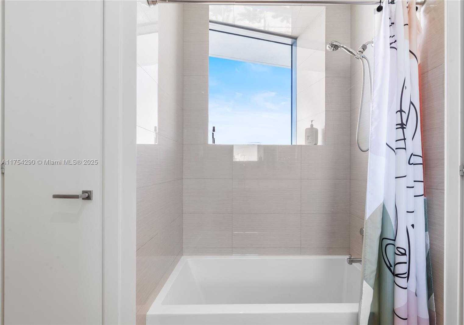 Small Image of 3250 NE 188th St, Aventura, FL 33180, USA Number 35