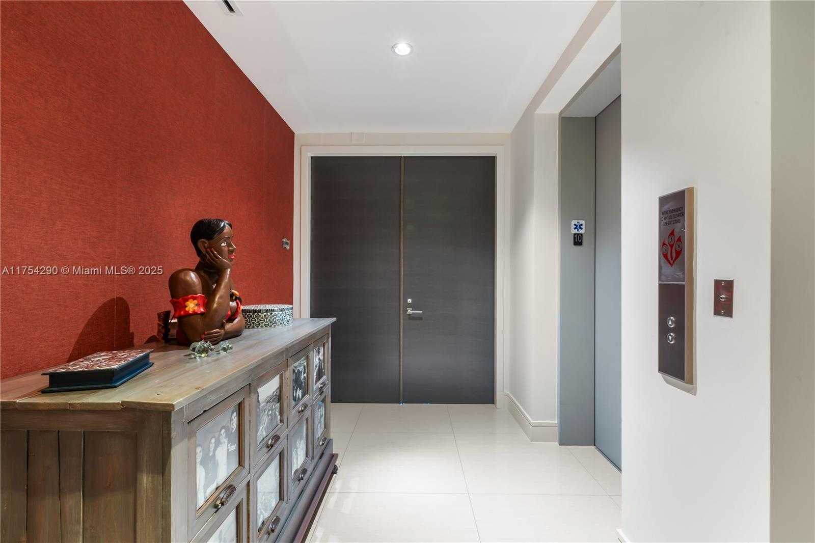 Small Image of 3250 NE 188th St, Aventura, FL 33180, USA Number 5