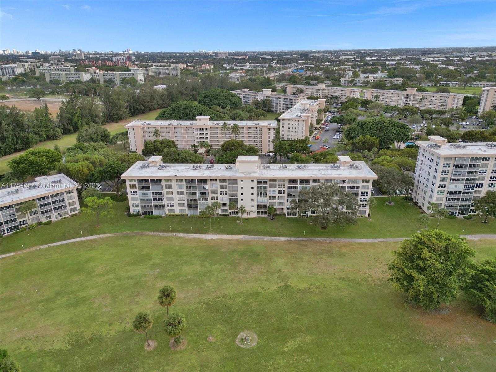 Small Image of 2651 SOUTH COURSE DR #410, Pompano Beach Number 44