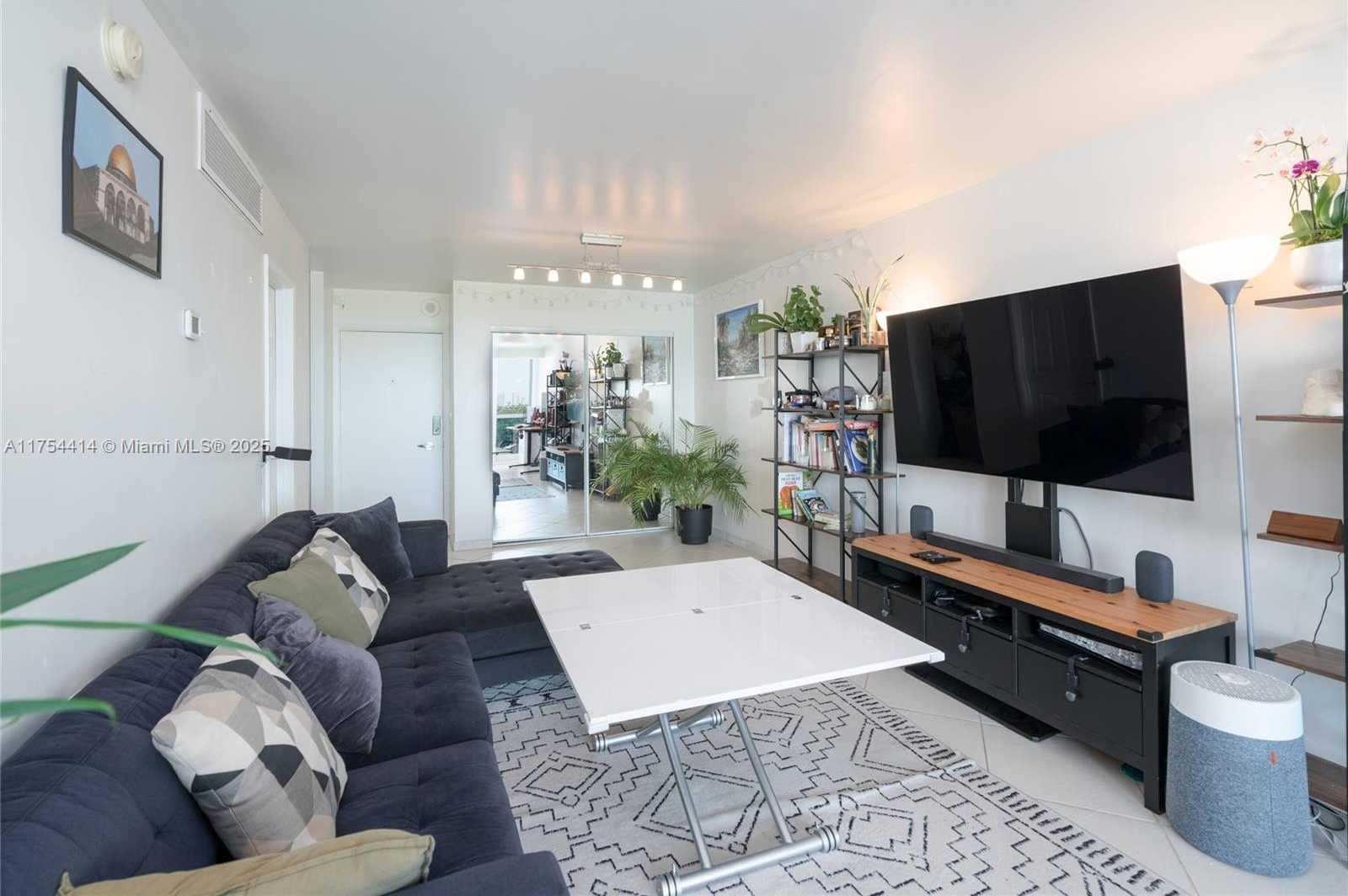 Small Image of 6770 INDIAN CREEK DR #8G, Miami Beach Number 4