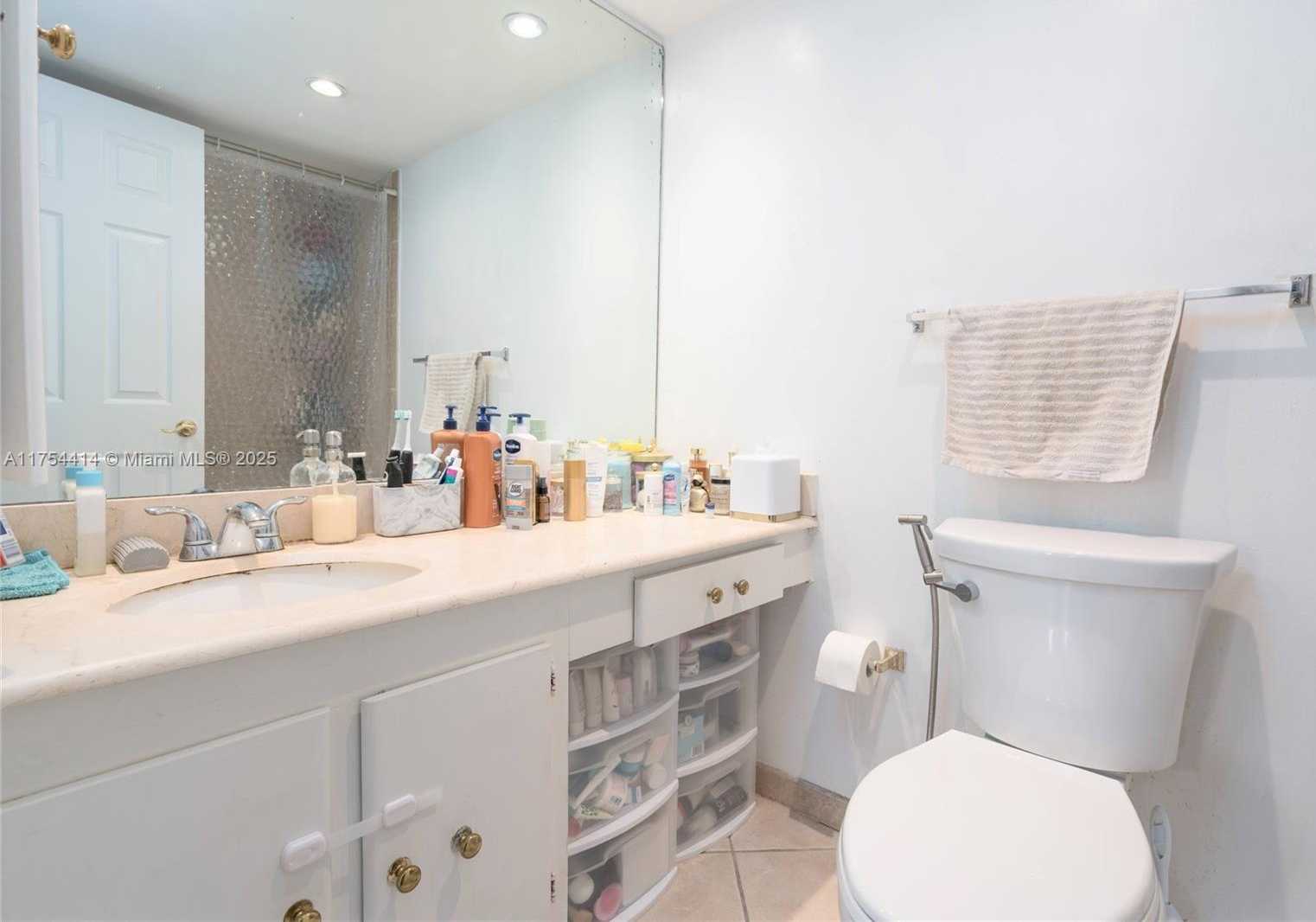 Small Image of 6770 INDIAN CREEK DR #8G, Miami Beach Number 9