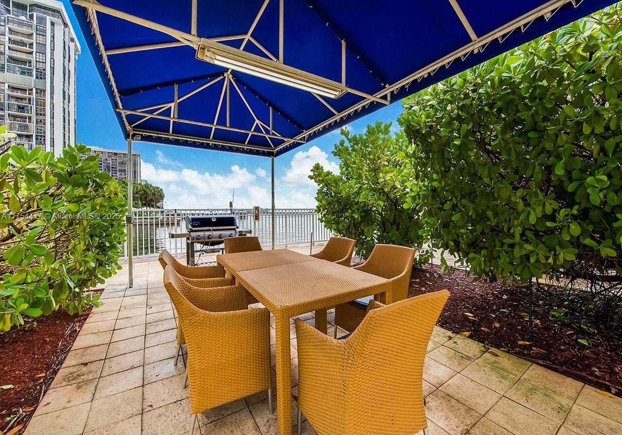 Small Image of 2101 BRICKELL AVE #1401, Miami Number 19