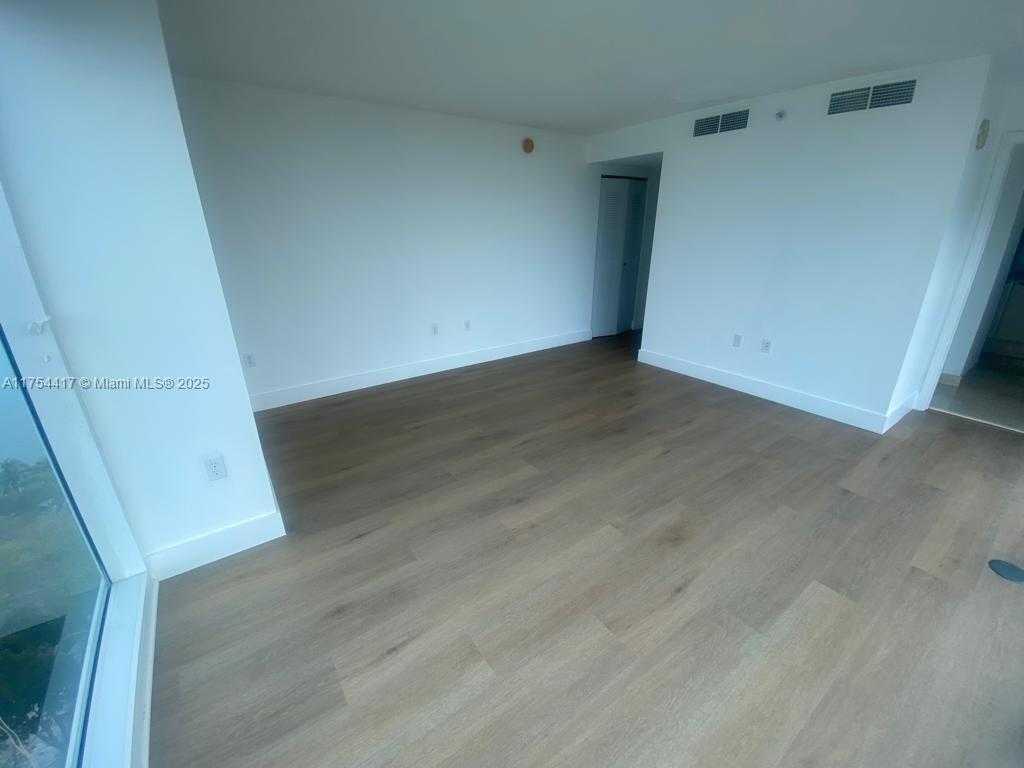 Small Image of 2101 BRICKELL AVE #1401, Miami Number 8