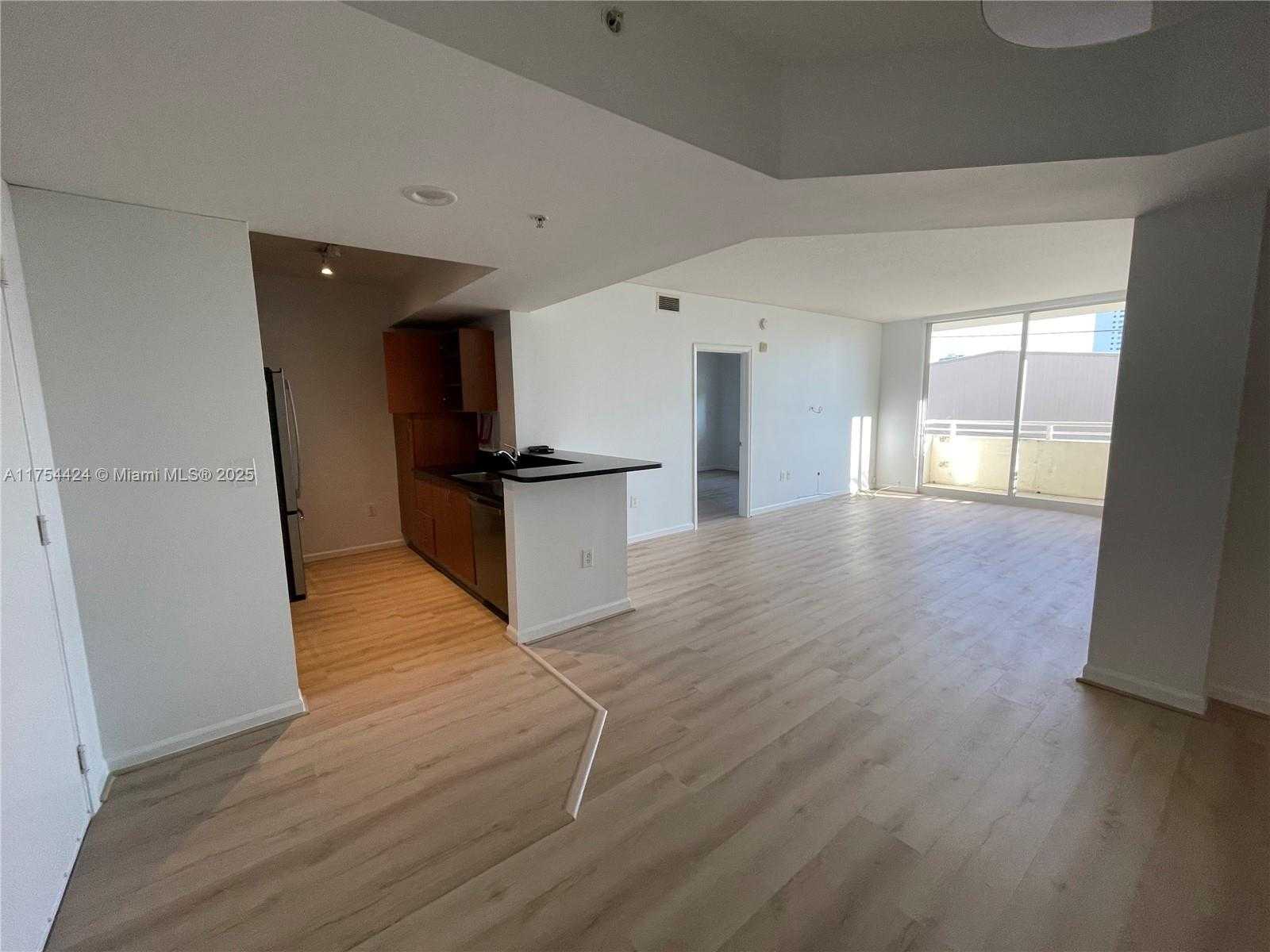 Small Image of 18800 NORTH EAST 29TH AVE #417, Aventura Number 2