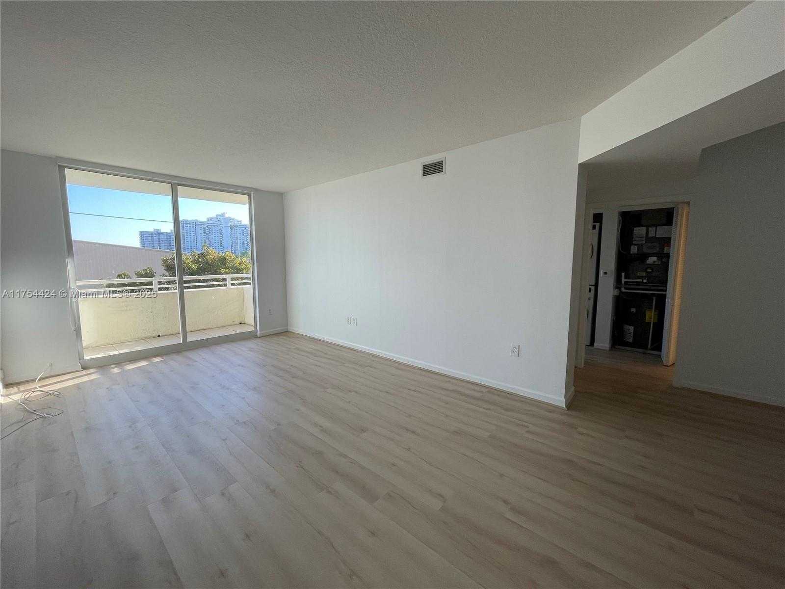 Small Image of 18800 NORTH EAST 29TH AVE #417, Aventura Number 3