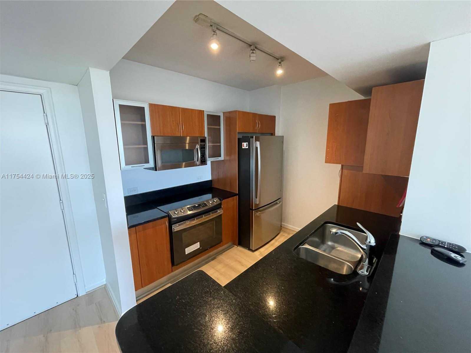 Small Image of 18800 NORTH EAST 29TH AVE #417, Aventura Number 4